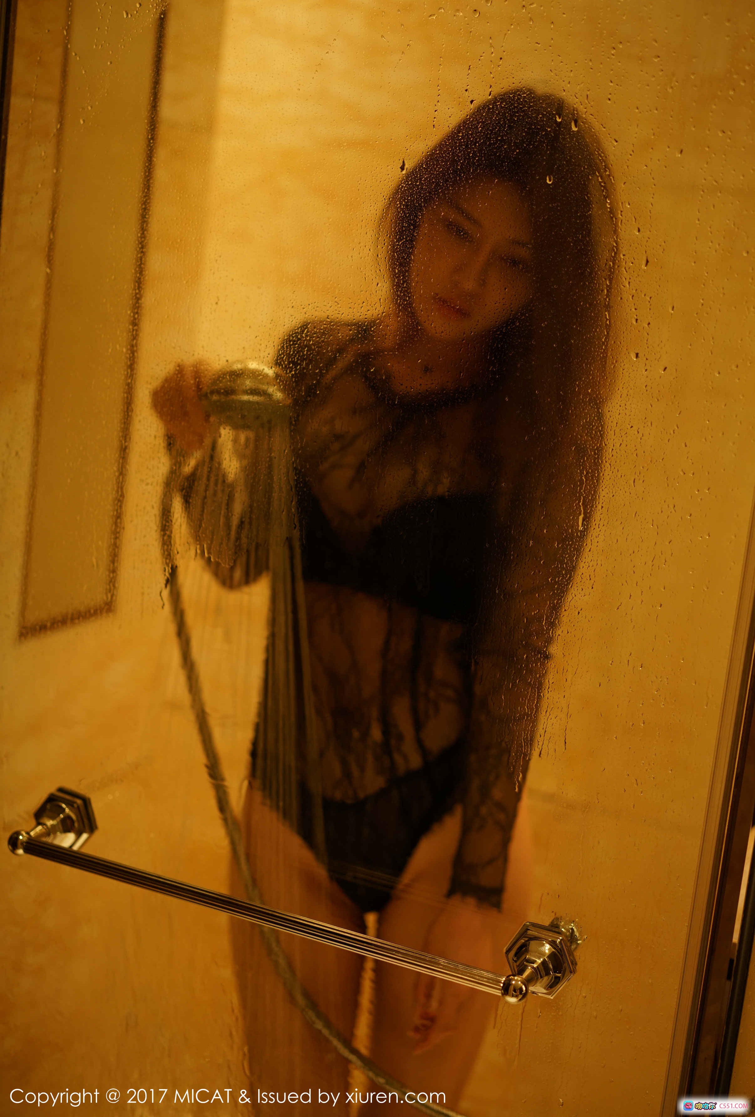 图片[4] - 叶佳颐粉色紧身连衣裙沙发写真 | MICAT猫萌榜2017 VOL.030优雅性感私房照 - 就要吻