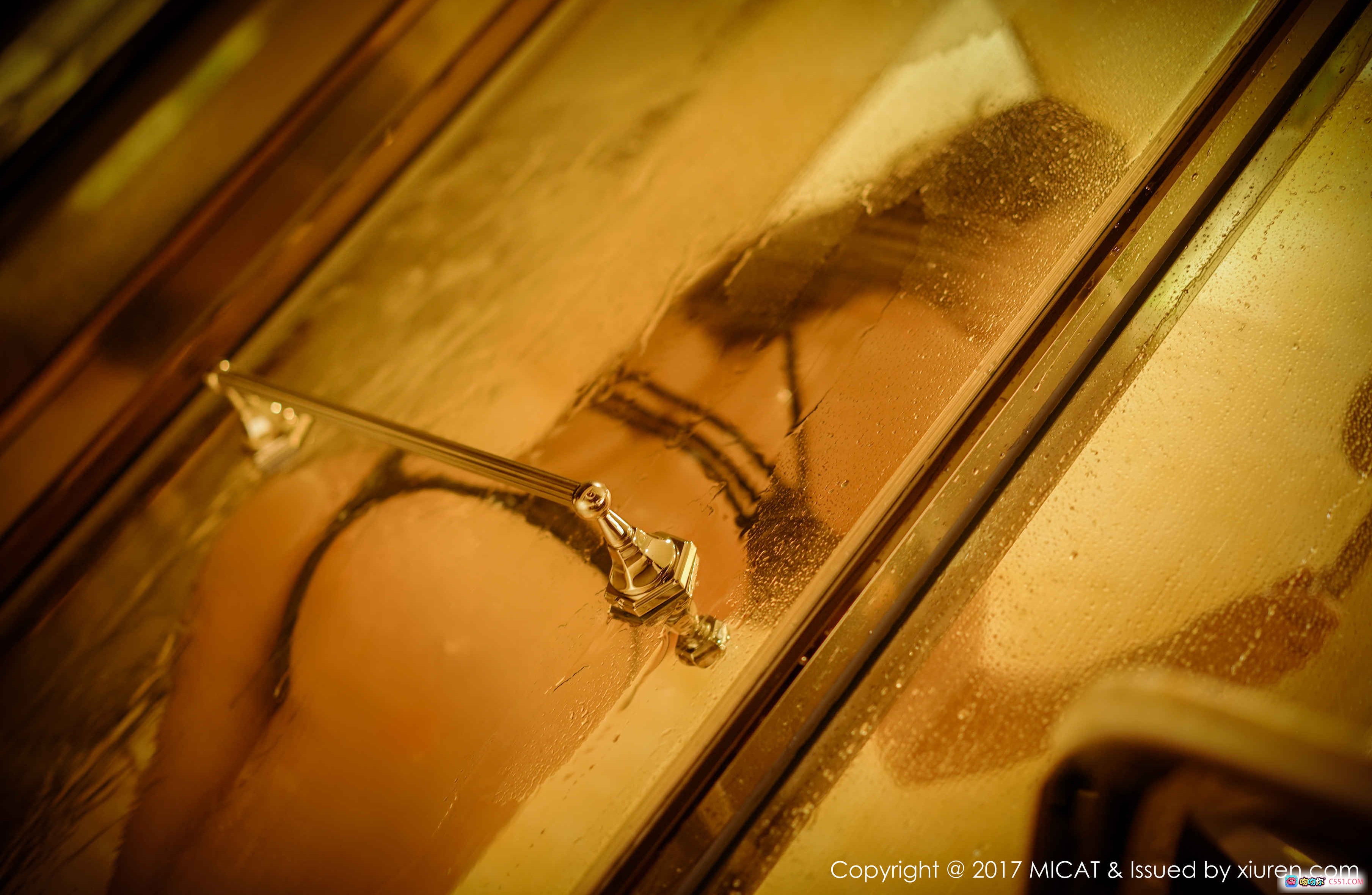 图片[8] - 叶佳颐粉色紧身连衣裙沙发写真 | MICAT猫萌榜2017 VOL.030优雅性感私房照 - 就要吻