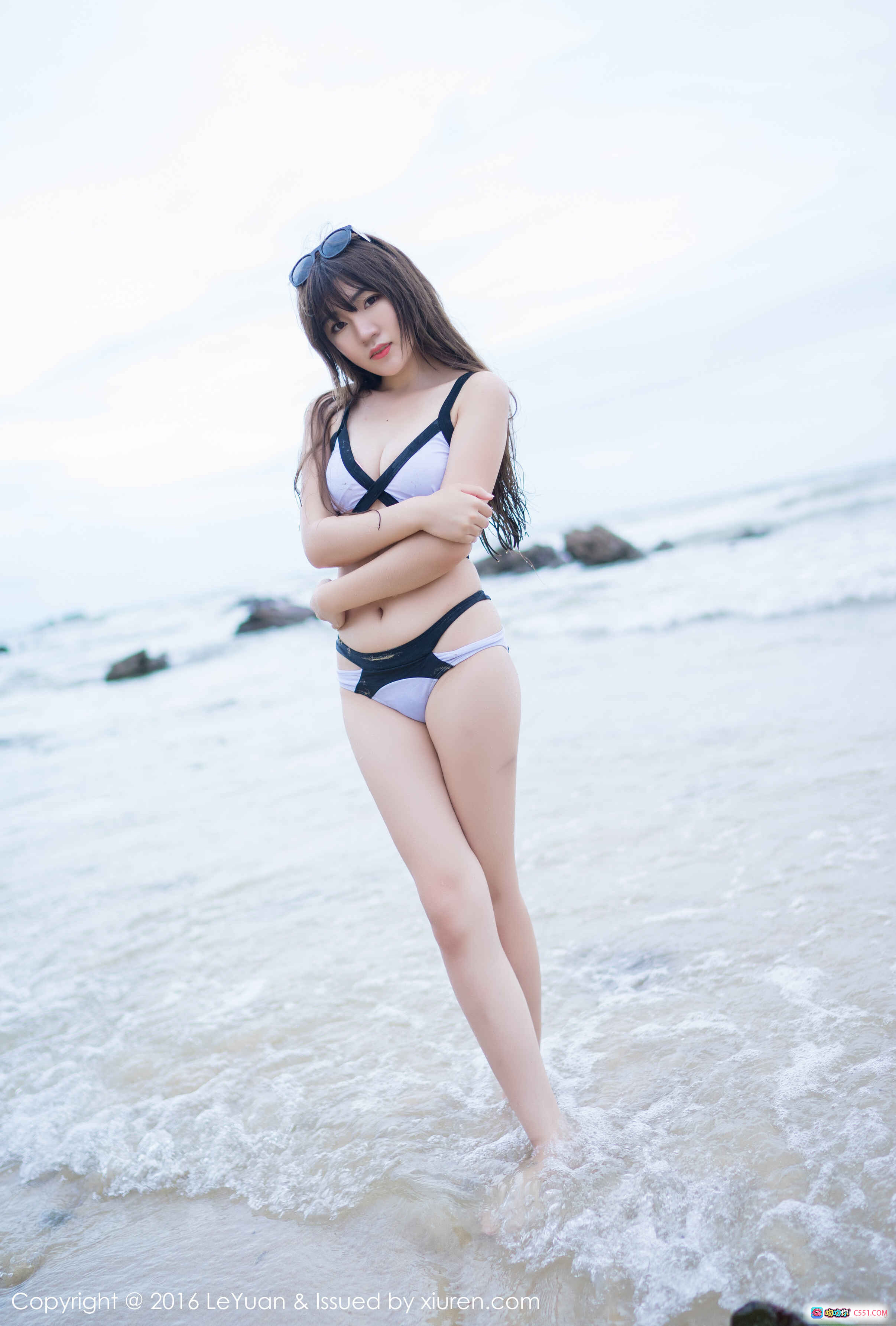 图片[5] - 海边岩石旁白衬衫露背少女背影写真 | LeYuan星乐园2016 VOL.012冷不丁高清图集 - 就要吻