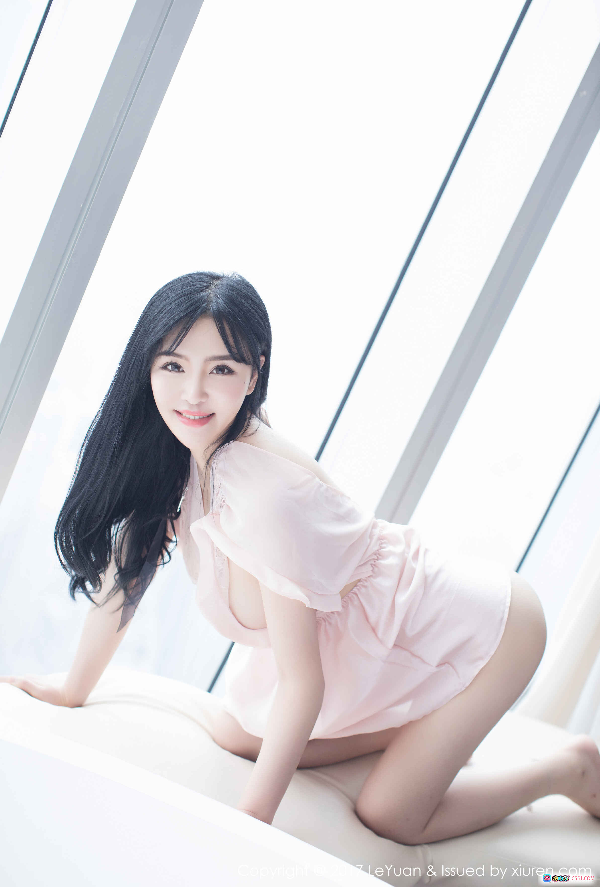 刘钰儿粉色睡衣写真 | LeYuan星乐园VOL.046 | 甜美长发少女 | 窗边光影私房照 - 就要吻