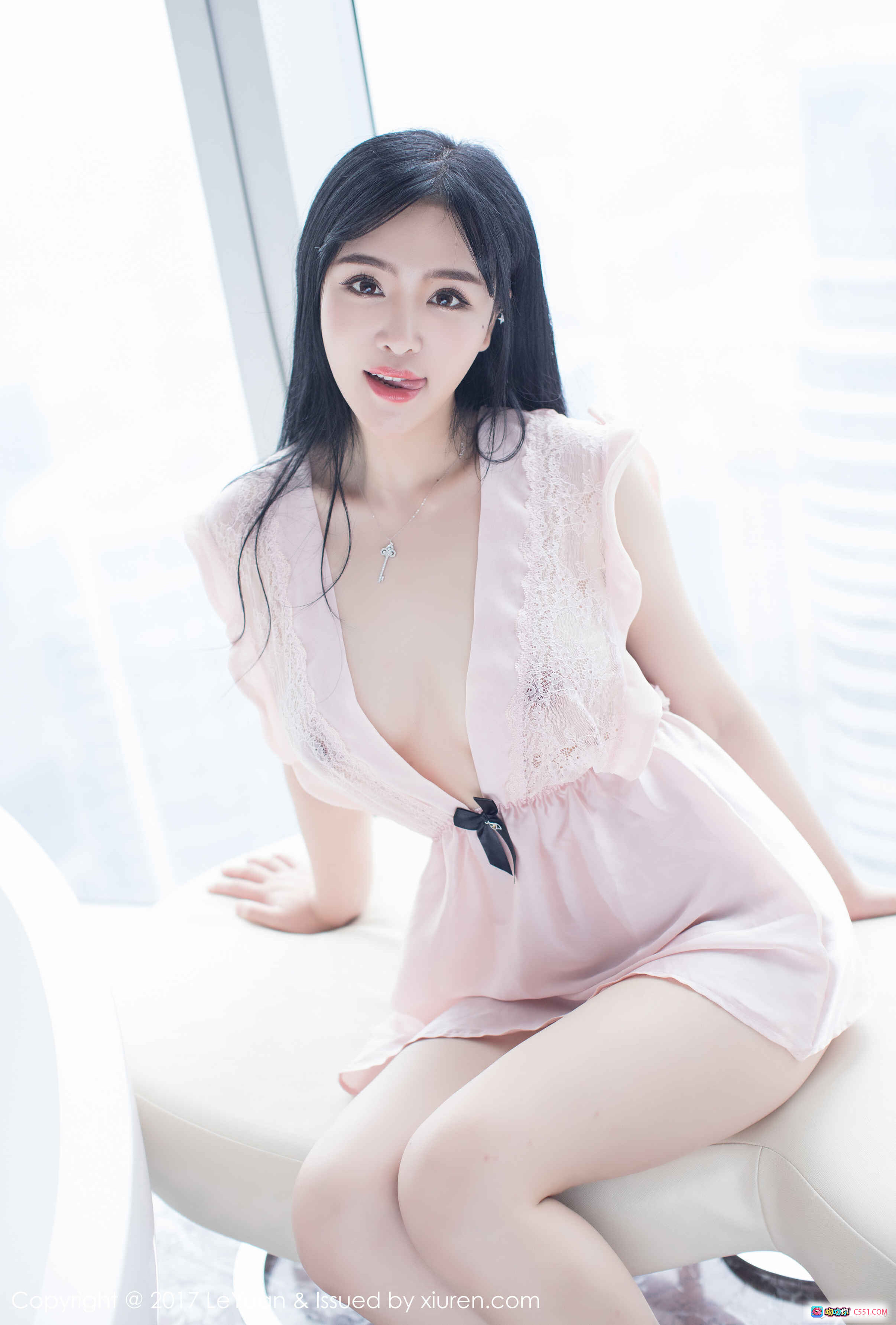 图片[10] - 刘钰儿粉色睡衣写真 | LeYuan星乐园VOL.046 | 甜美长发少女 | 窗边光影私房照 - 就要吻