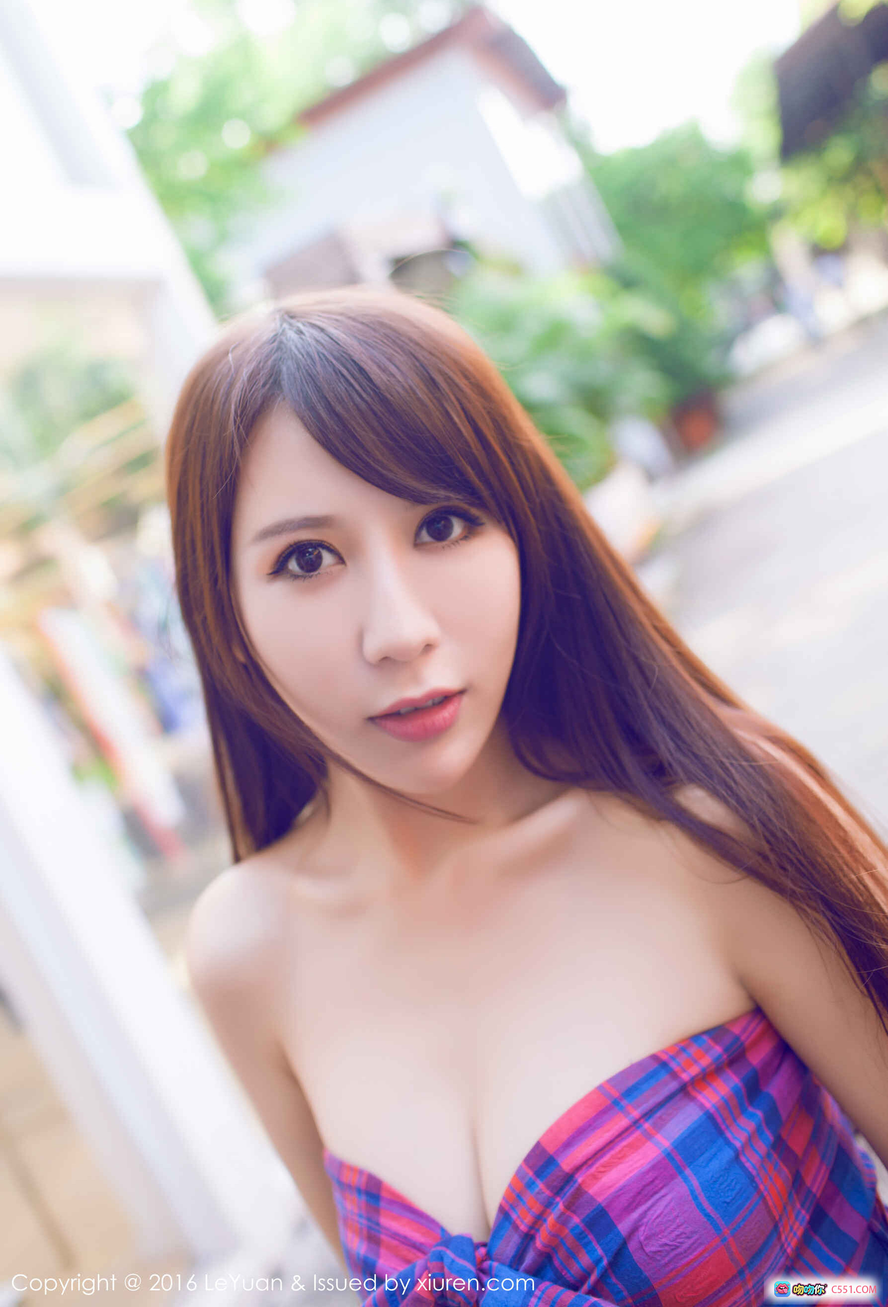 图片[2] - 艾惟黑色蕾丝露肩连衣裙街拍写真 | LeYuan星乐园2016 VOL.020高清美图 - 就要吻