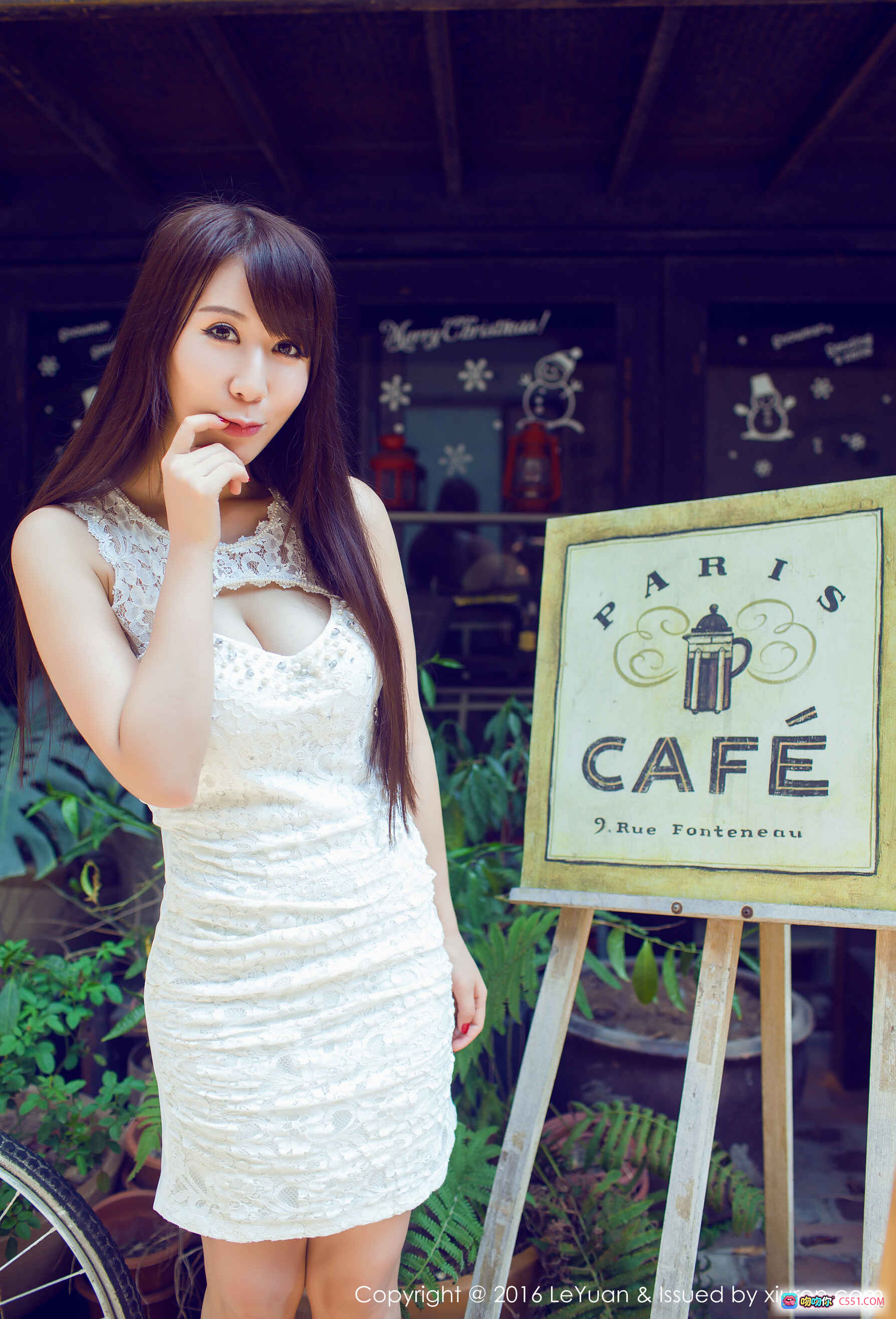 图片[4] - 艾惟黑色蕾丝露肩连衣裙街拍写真 | LeYuan星乐园2016 VOL.020高清美图 - 就要吻