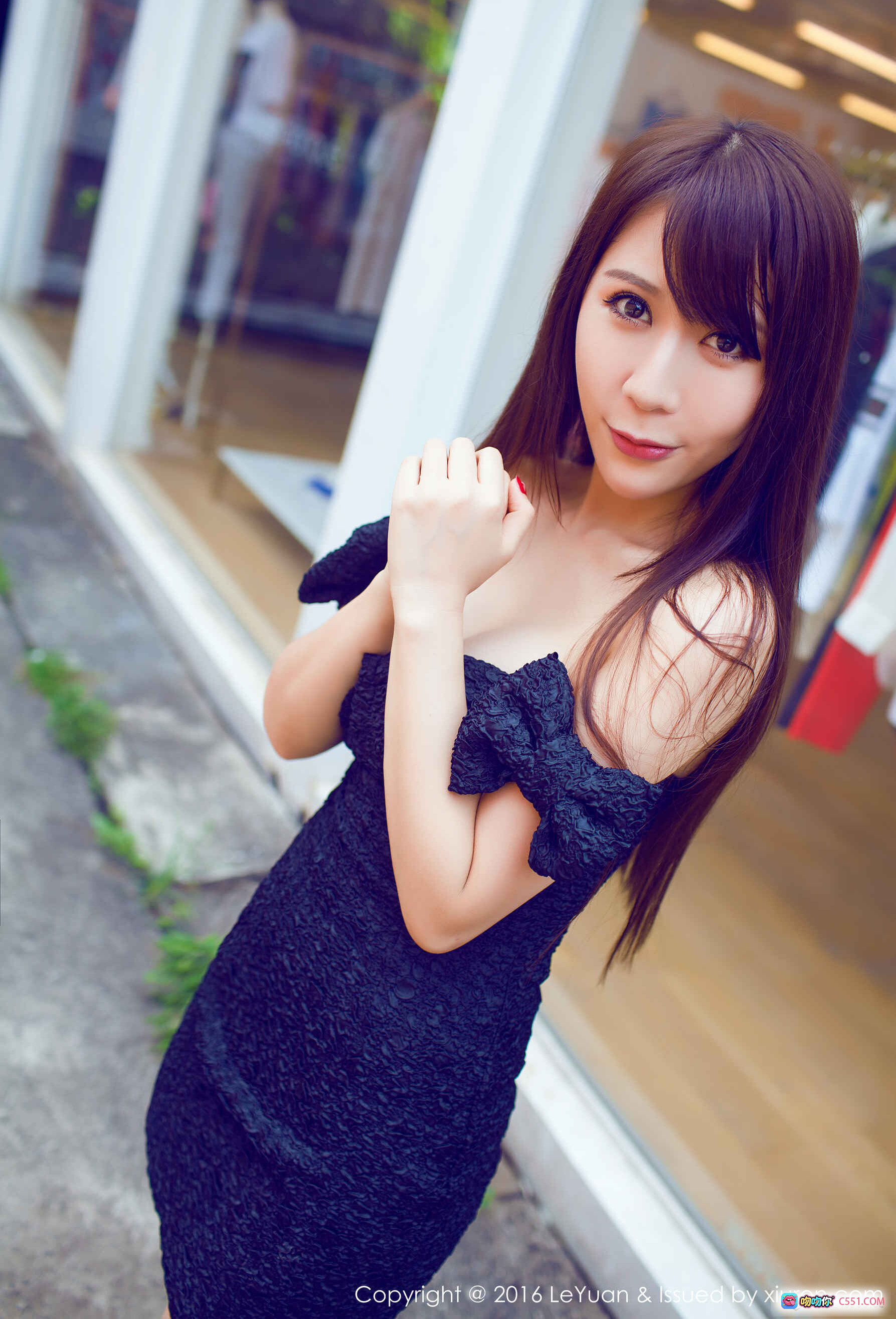 艾惟黑色蕾丝露肩连衣裙街拍写真 | LeYuan星乐园2016 VOL.020高清美图 - 就要吻