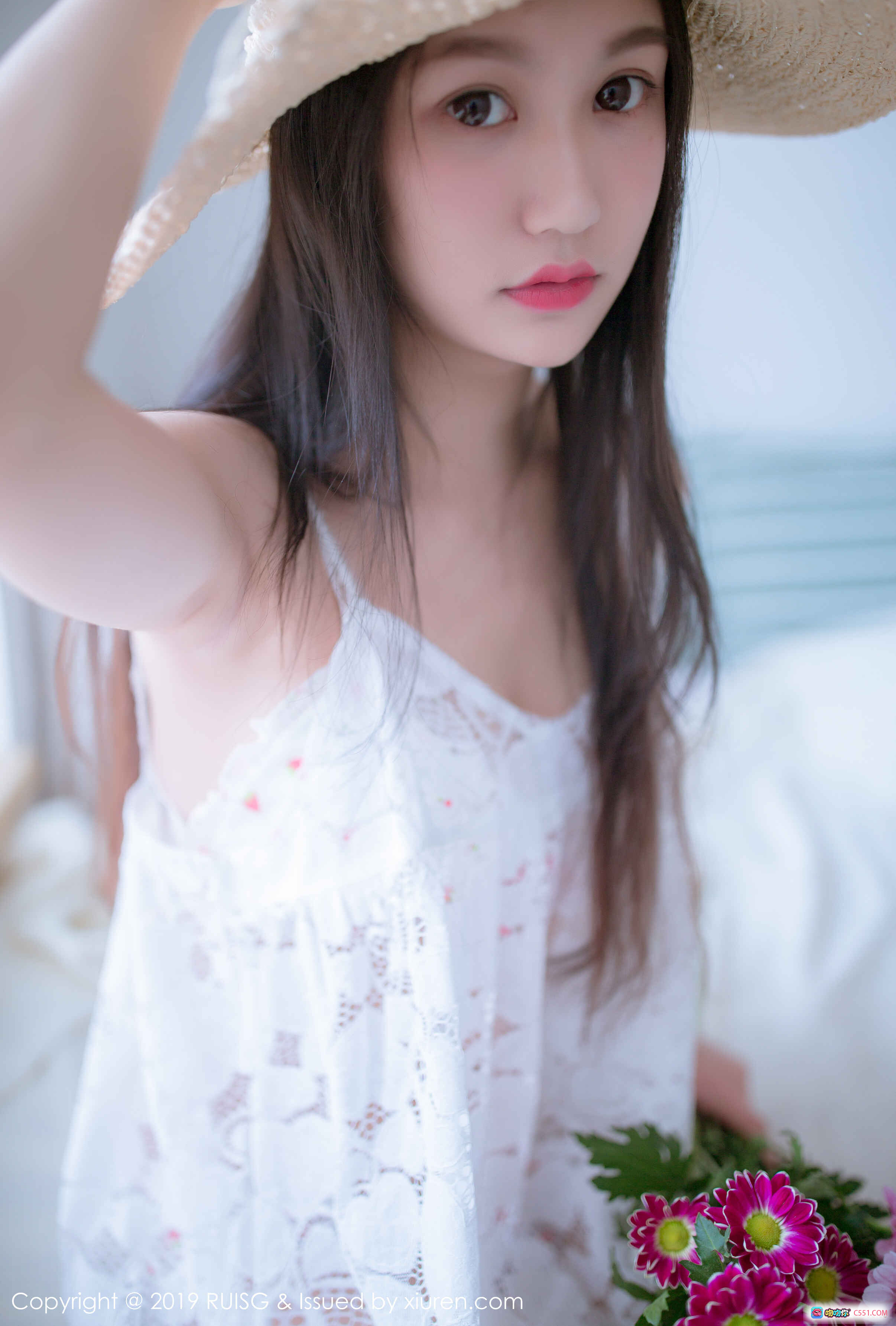 图片[10] - 深紫Julie窗边白蕾丝写真 | RUISG瑞丝馆2019 VOL.068 | 清新少女手持橙花 | 自然光百叶窗私房美图 - 就要吻