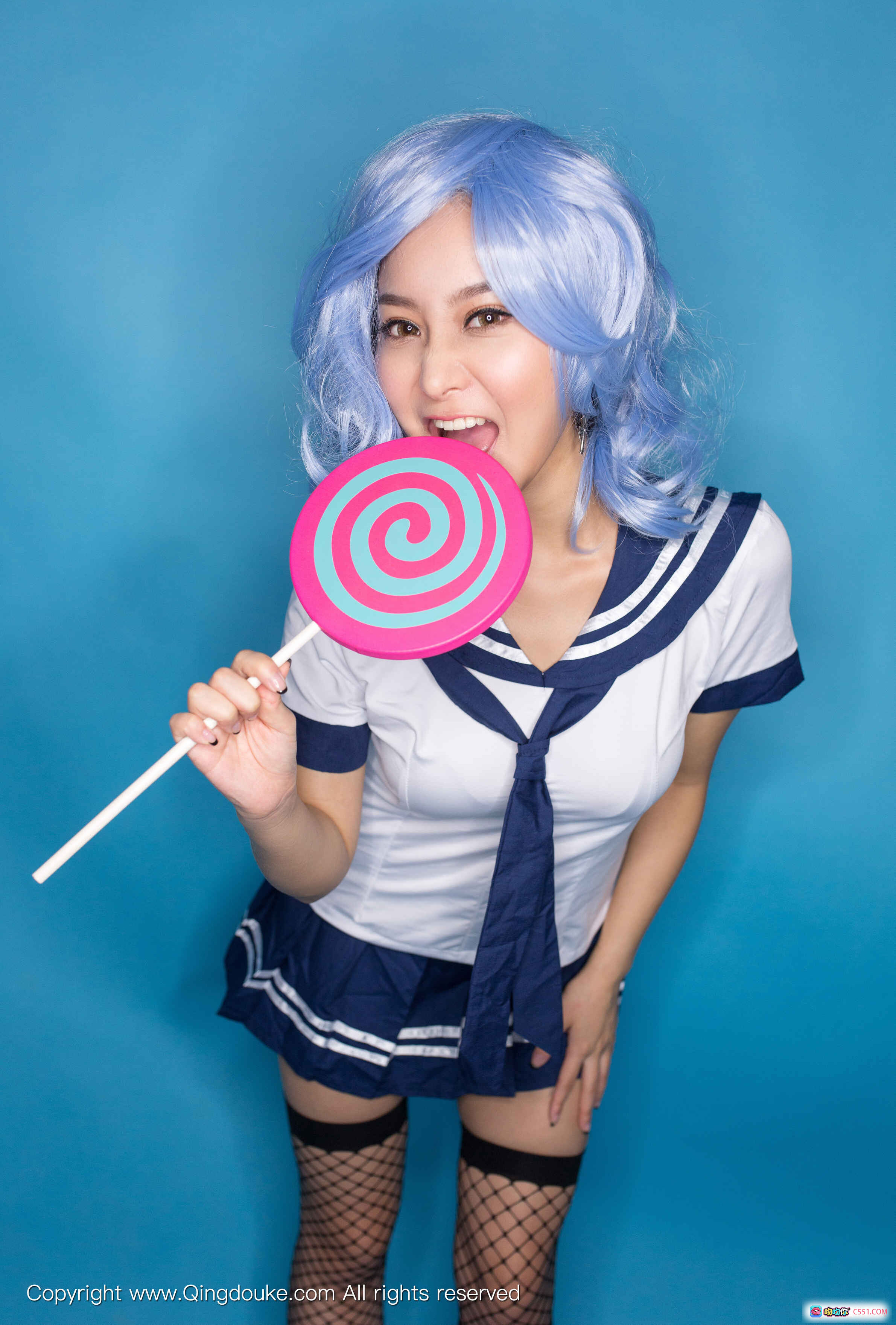 图片[2] - 青豆客2016.11.17婵性感写真：黑红蕾丝内衣+渔网袜床上私房美拍 - 就要吻