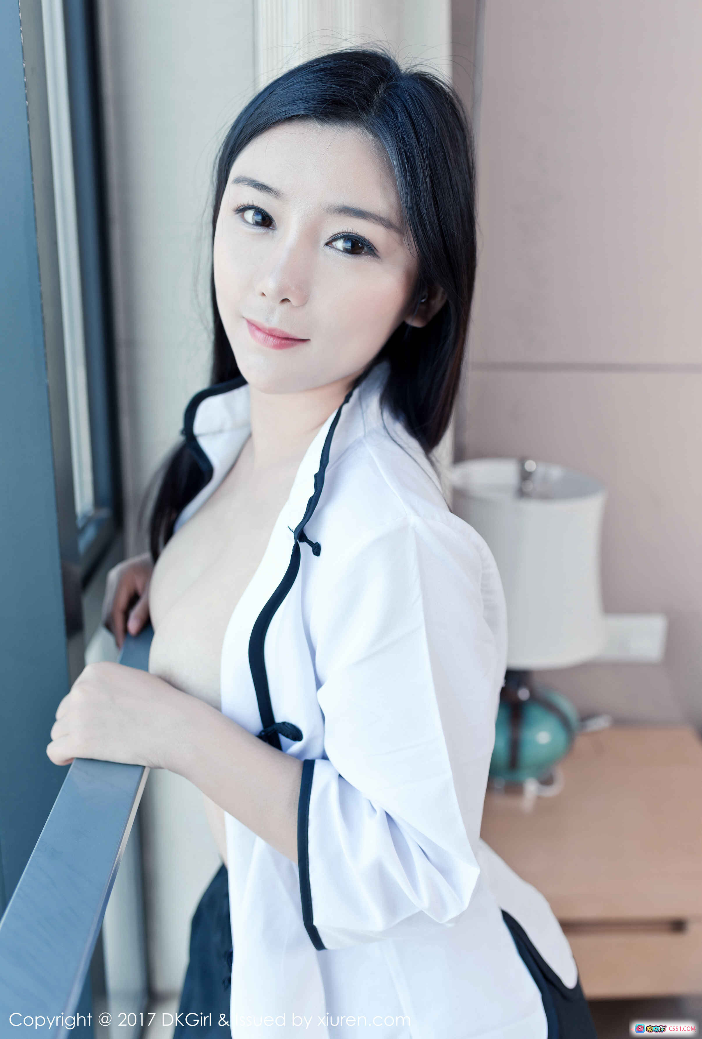 DKGirl 2017.12.29 VOL.052 媛美人 白衬衫黑边性感写真 窗边温柔微笑 清新自然室内人像摄影 - 就要吻