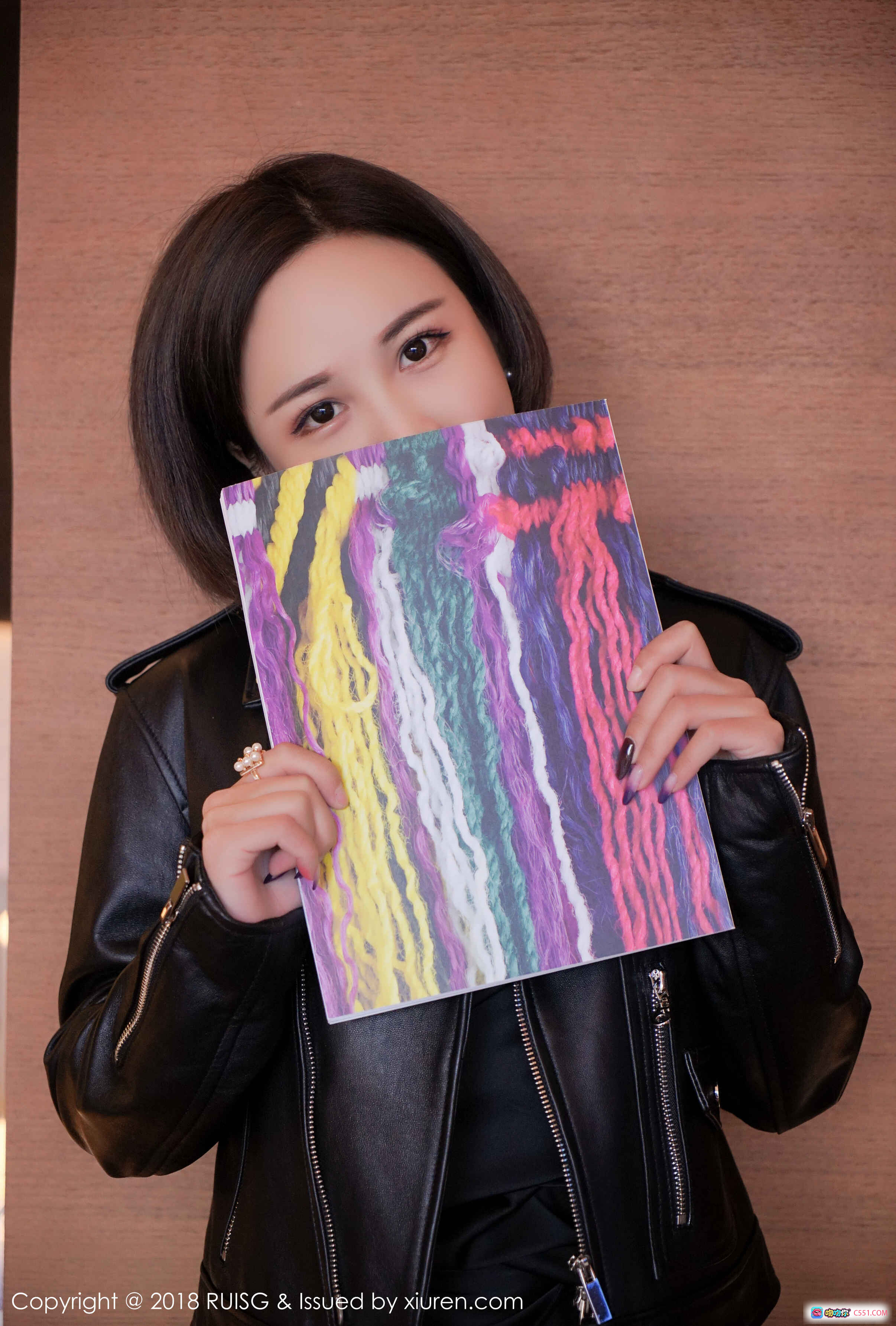 米粒sweet时尚写真 | 黑皮衣搭配彩色艺术画 | RUISG瑞丝馆2018 VOL.037高清美图 - 就要吻