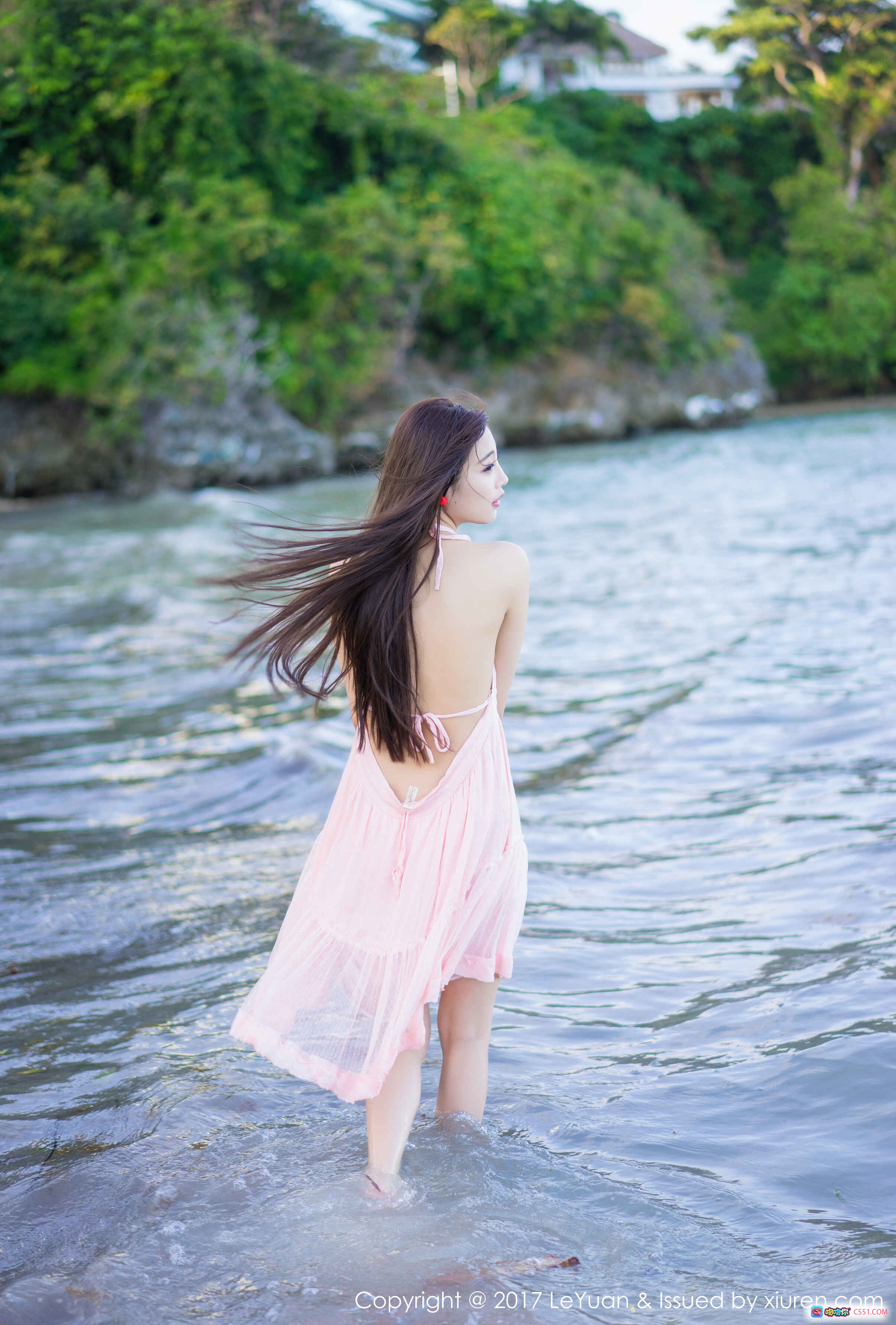 图片[8] - 杨晨晨Sugar海边粉色吊带裙写真 | LeYuan星乐园2017 Vol.035 | 清新性感沙滩美拍 - 就要吻