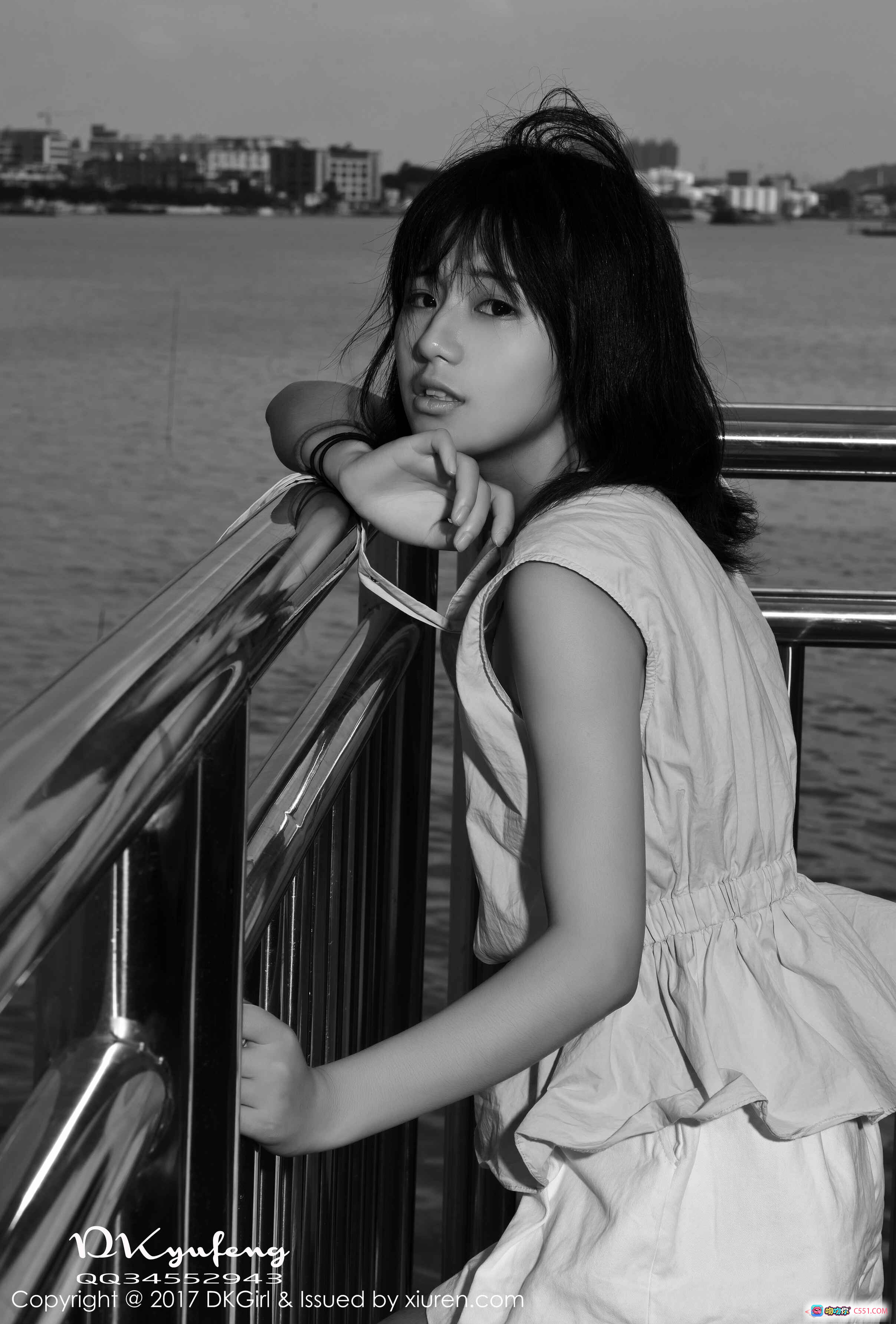 图片[6] - 仓井优香树下休憩写真 | 清新自然风少女摄影 | 湖畔绿植背景 | 蓝裙白短裤造型 | 2017年DKGirl VOL.039 - 就要吻