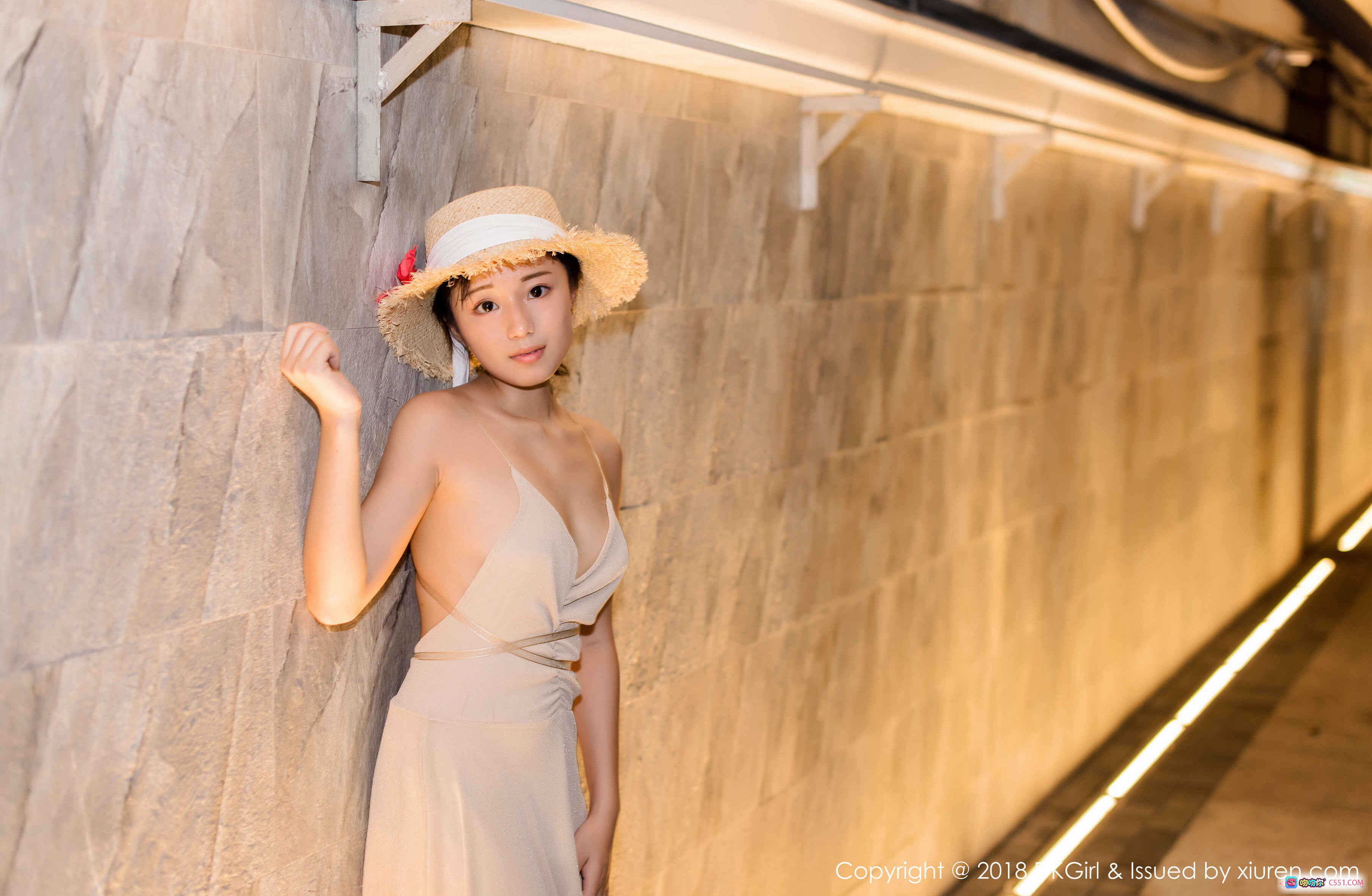 图片[10] - 苍井优香夏日写真：草帽少女蓝裙红心印花甜美微笑户外清新风 - 就要吻