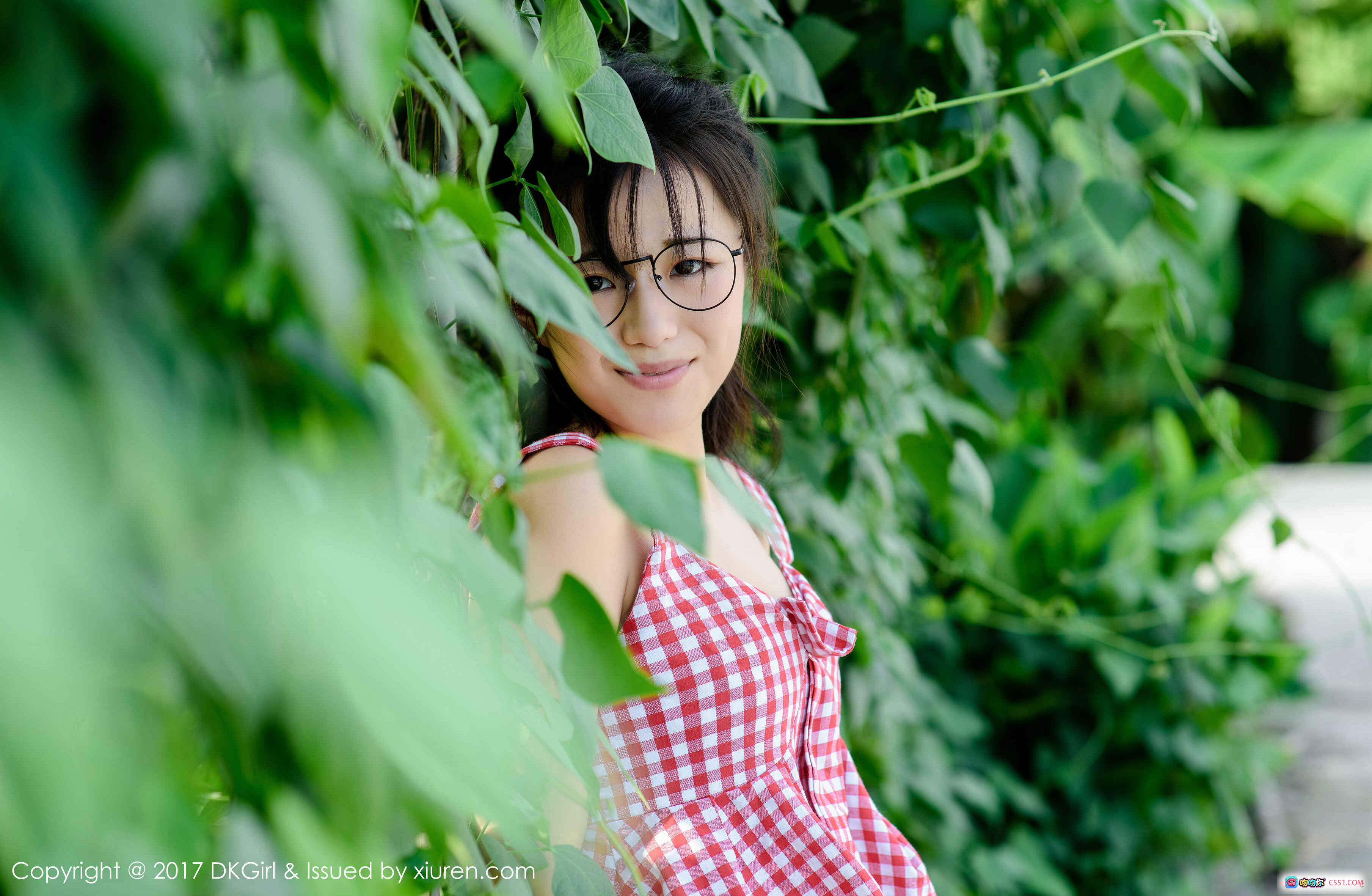 图片[5] - 仓井优香白色蕾丝透视上衣户外写真 – DKGirl 2017 VOL.051 清新自然性感美腿摄影 - 就要吻