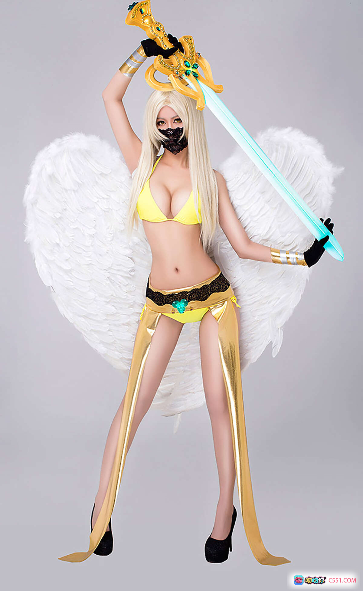 Ugirls尤果网爱尤物2015No.036凰帝cosplay天使翅膀金饰长剑黄黑比基尼高跟黑手套性感写真 - 就要吻