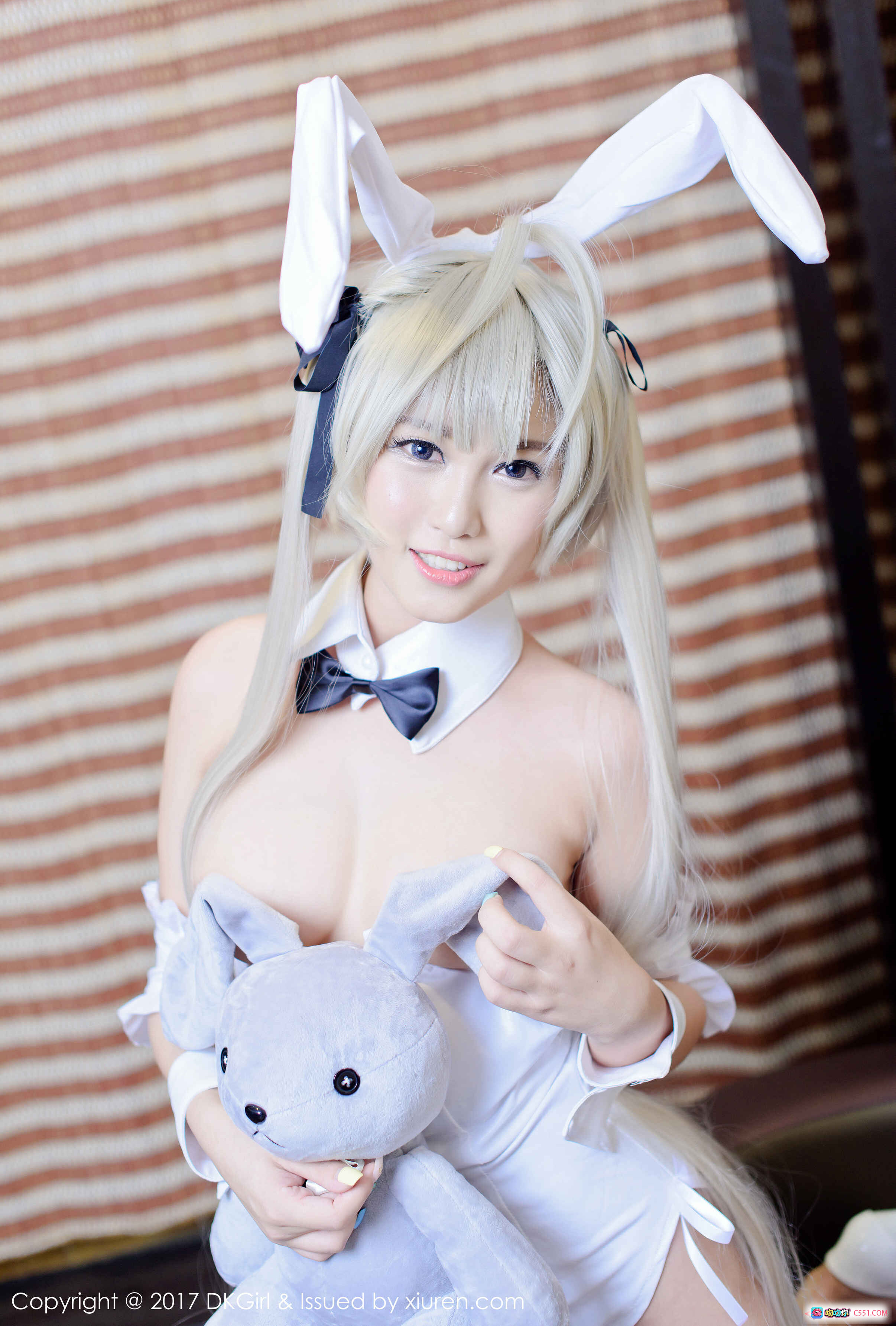 图片[8] - 萌宝儿BoA兔女郎COS写真 | 白色兔耳制服少女抱玩偶 | DKGirl2017 VOL.036高清美图 - 就要吻