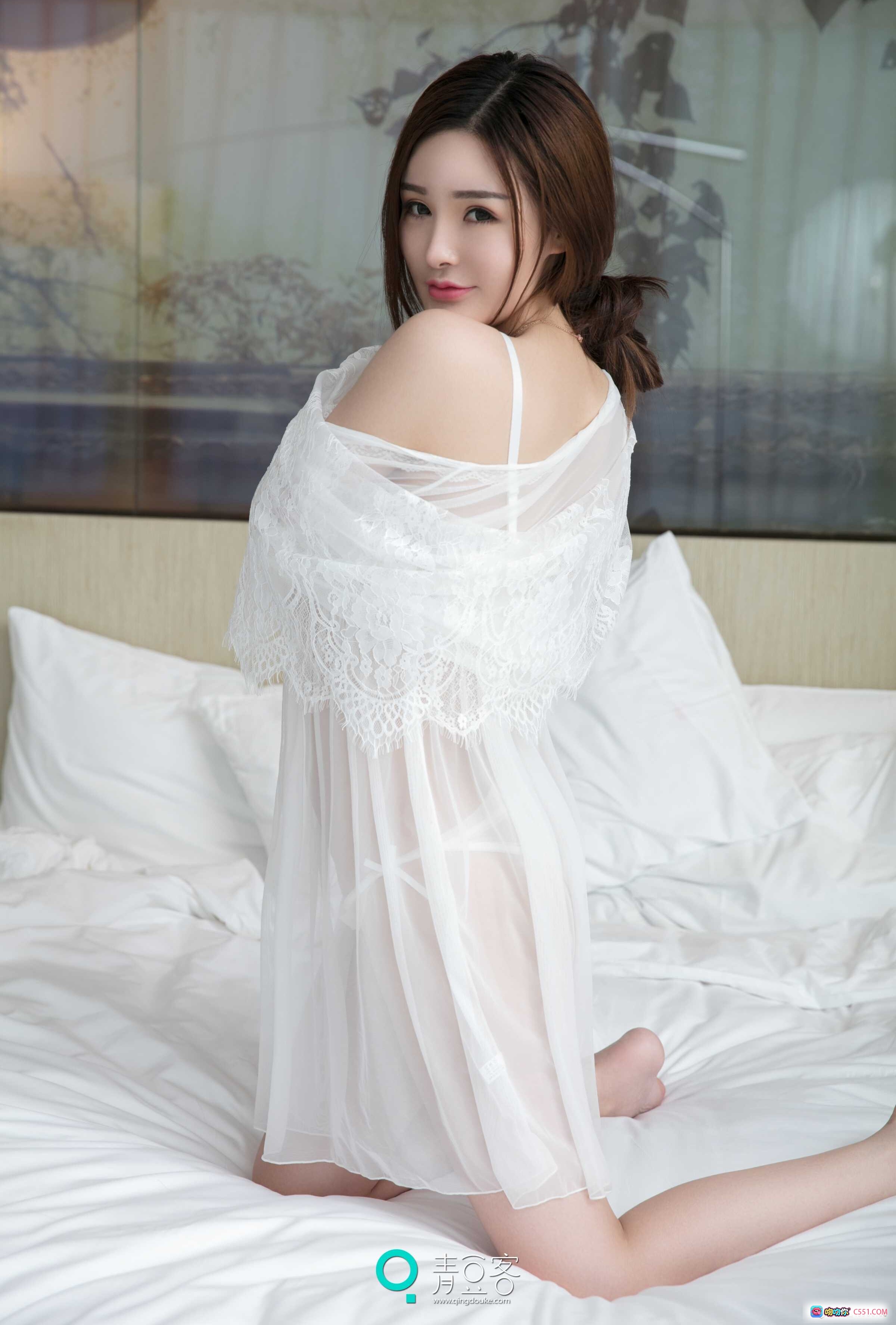 图片[9] - 陈宇曦性感写真｜黑色亮片吊带裙｜长发美女窗边私房照｜青豆客2017精选 - 就要吻