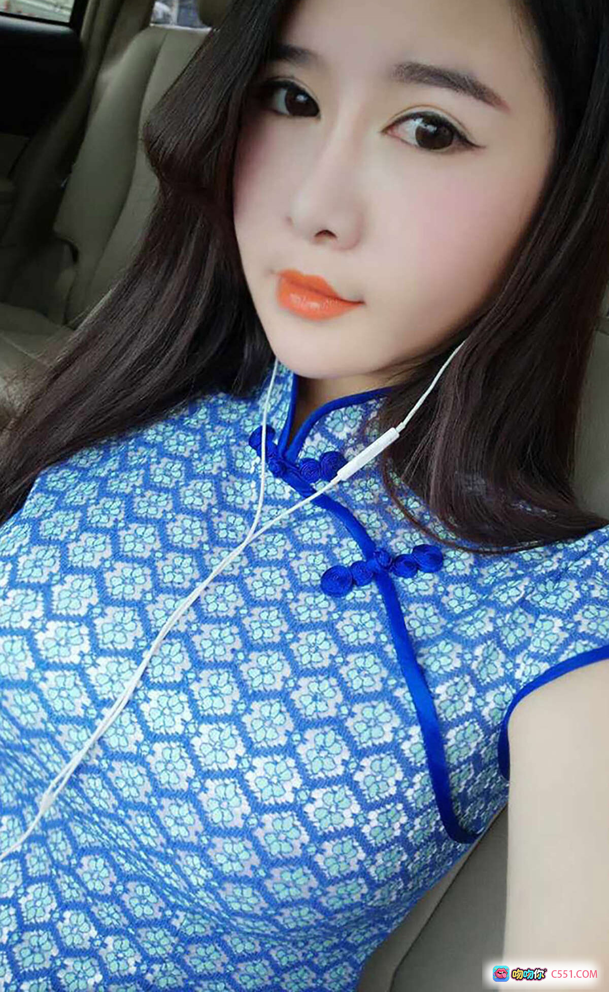 蓝白花纹旗袍美女车内自拍 时尚优雅气质写真 爱尤物专辑2015 No.137 么么哒高清美图 - 就要吻