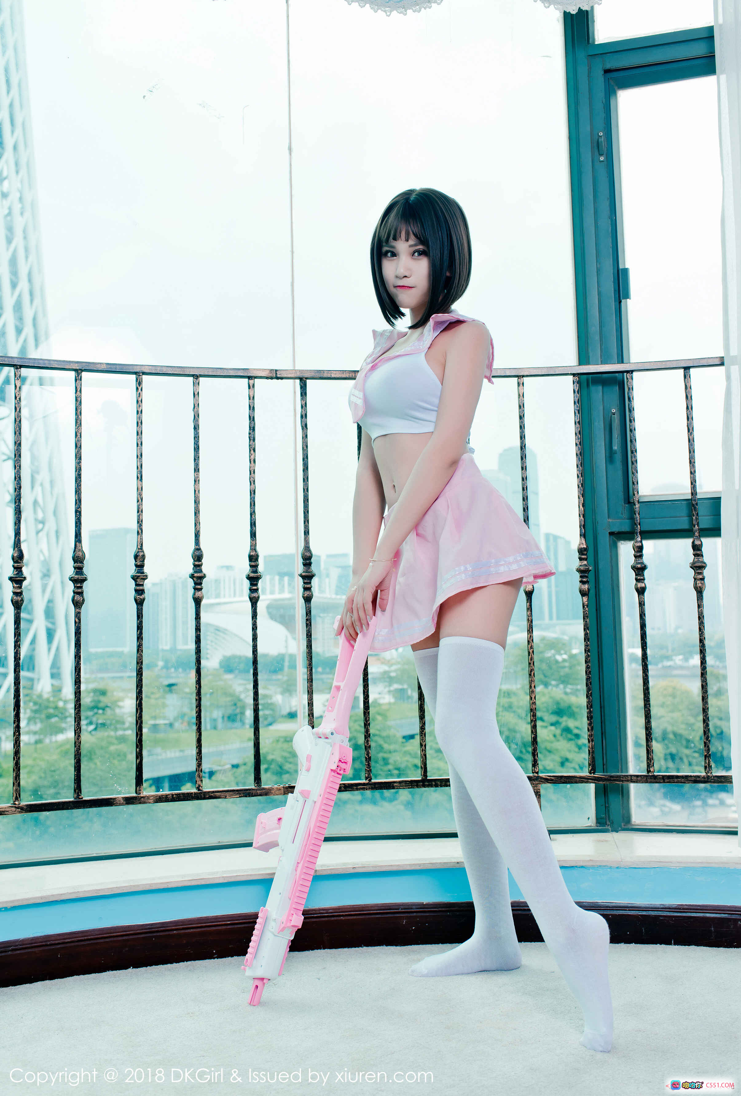 图片[3] - 萌宝儿BoA彩虹条纹连衣裙阳台写真 | DKGirl 2018 Vol.082 都市背景短发少女清新性感风 - 就要吻