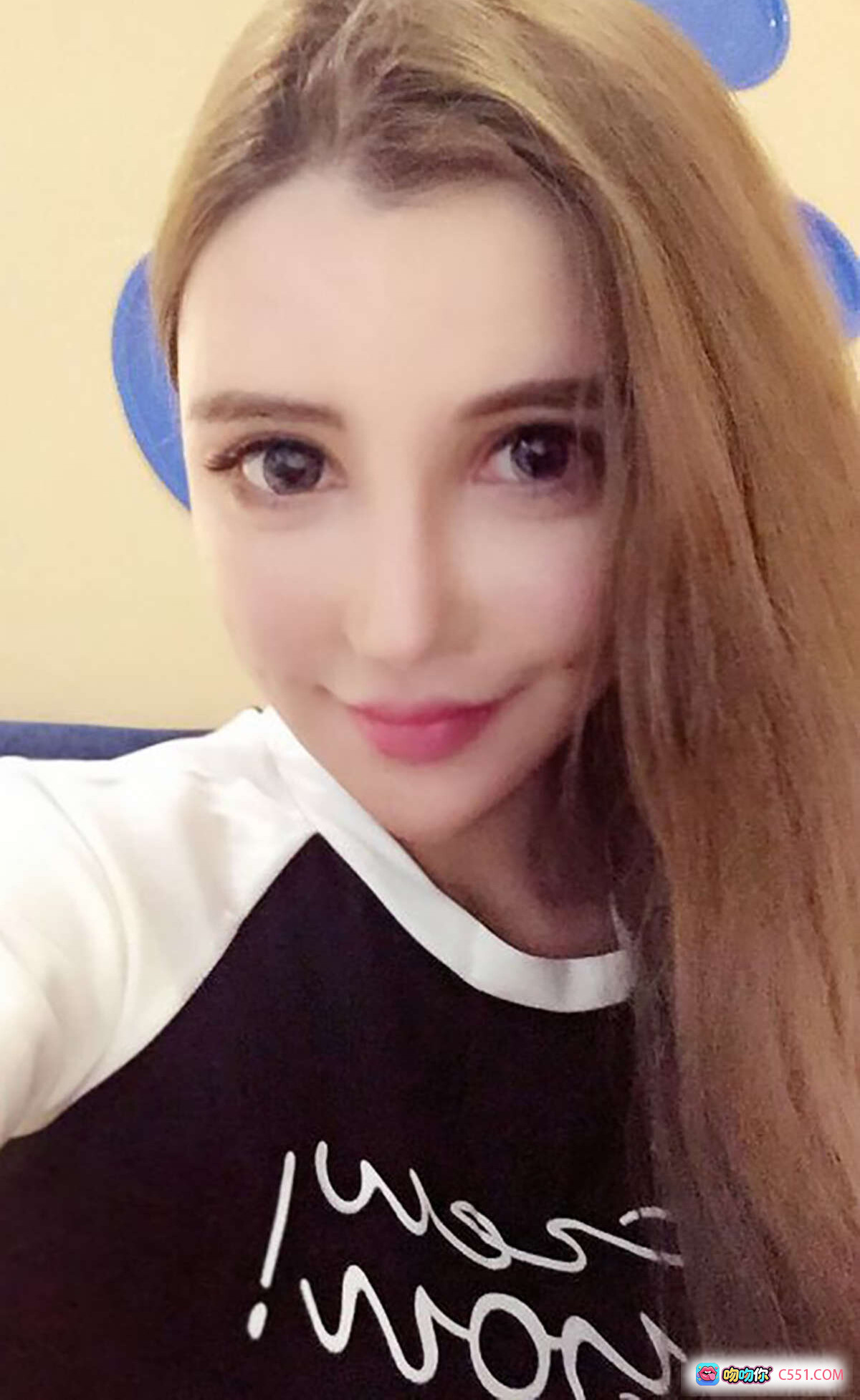 陈宝拉红发泳池写真 | 尤果网爱尤物专辑No.039 | 风情万种勾人心魄 | 臀部蝴蝶结纹身 | 40P高清美图 - 就要吻