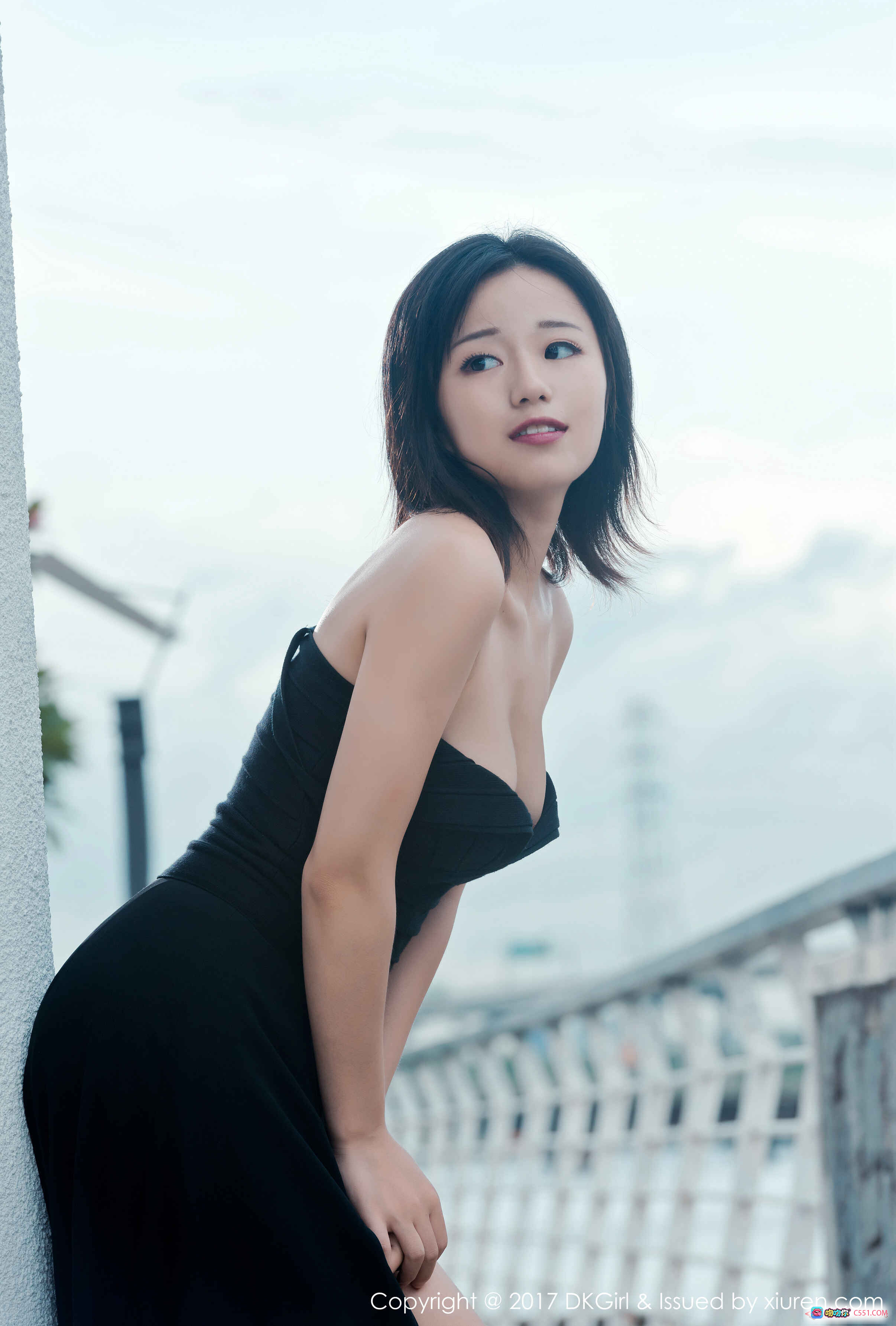 图片[3] - 仓井优香写真集2017.06.21 Vol.027 侧颜少女日系清新户外木栏背景白吊带短发自然光摄影 - 就要吻