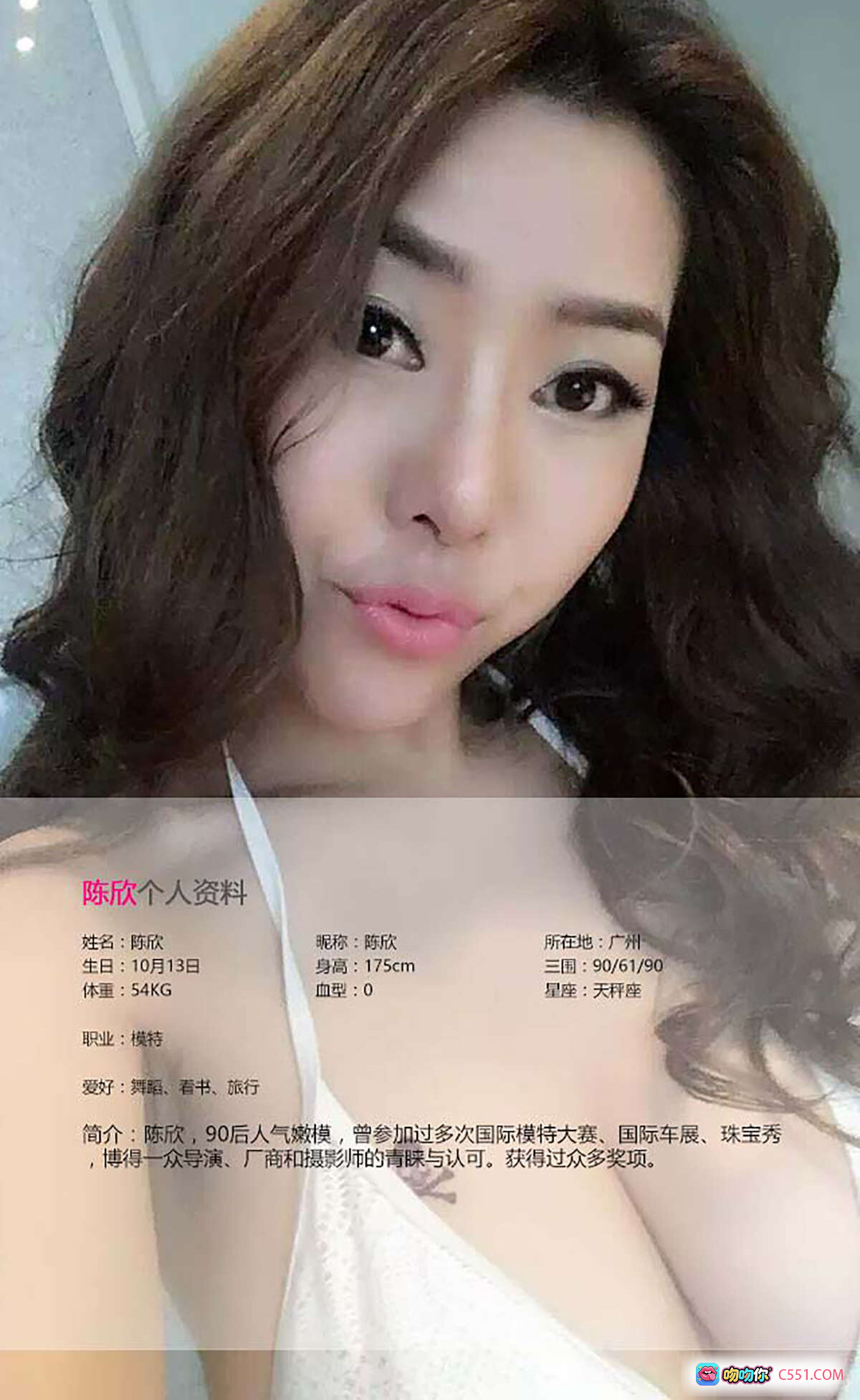 图片[7] - Ugirls尤果网爱尤物No.411火星撞地球足球宝贝写真 美女双人背对绿植背景 法国西班牙队服性感短裤 10号球衣时尚摄影 - 就要吻