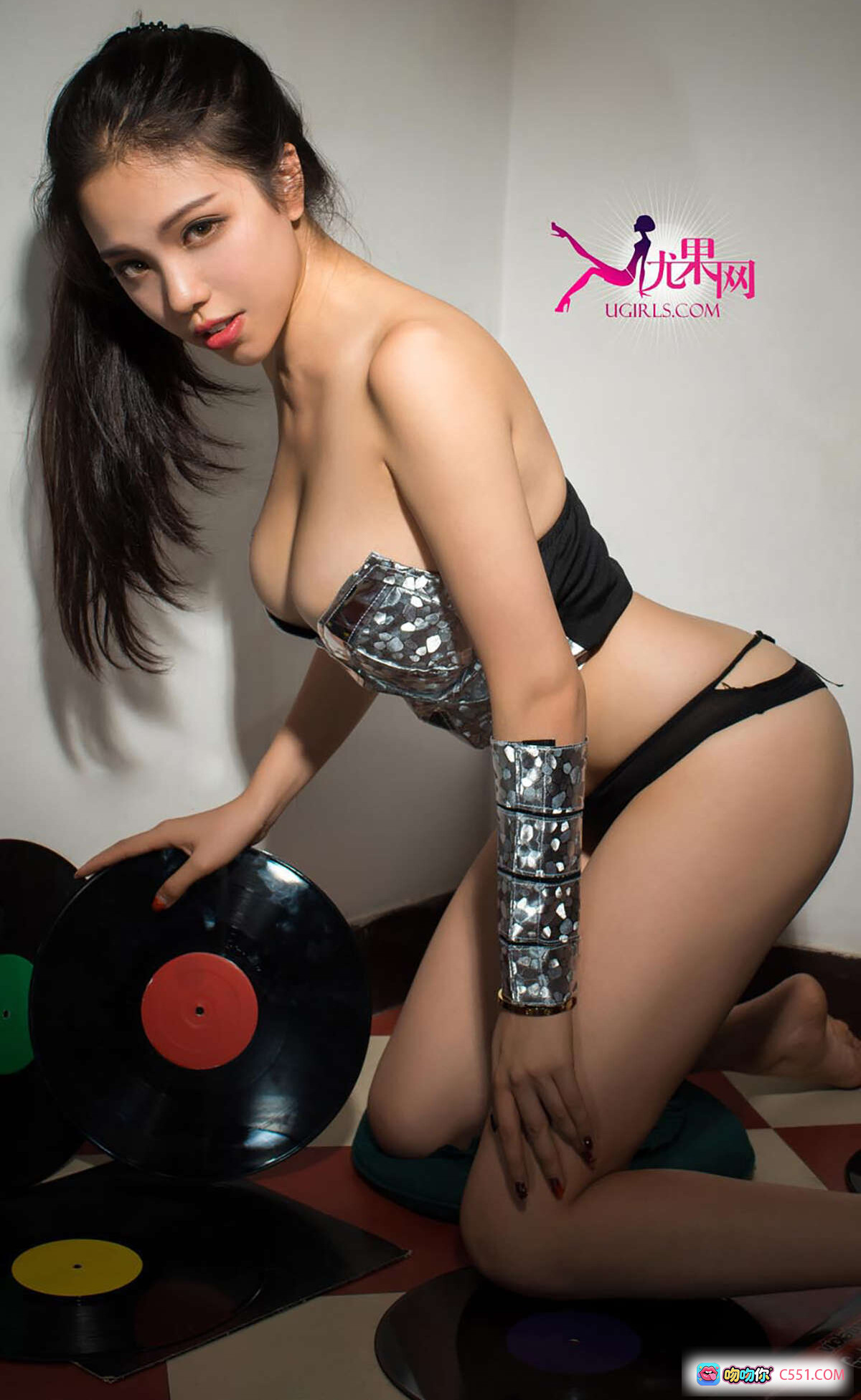 图片[3] - Ugirls尤果网爱尤物2016No.232妮小妖HIGH妹白背心滑板红白格骷髅纹身运动鞋性感写真40P - 就要吻