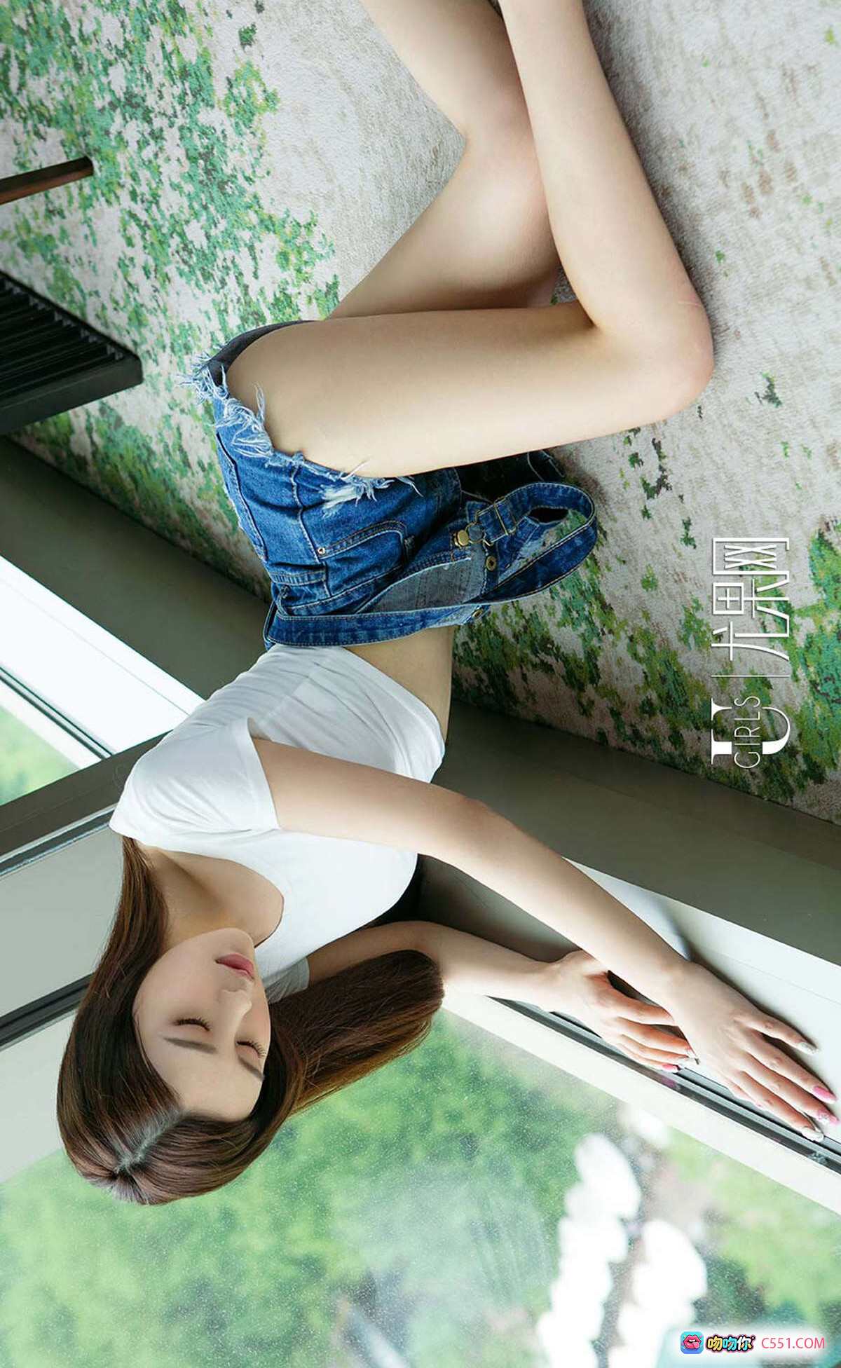 图片[4] - Ugirls尤果网爱尤物Sunny性感写真 – 白T黑内搭牛仔短裤美腿翘臀私房照 - 就要吻