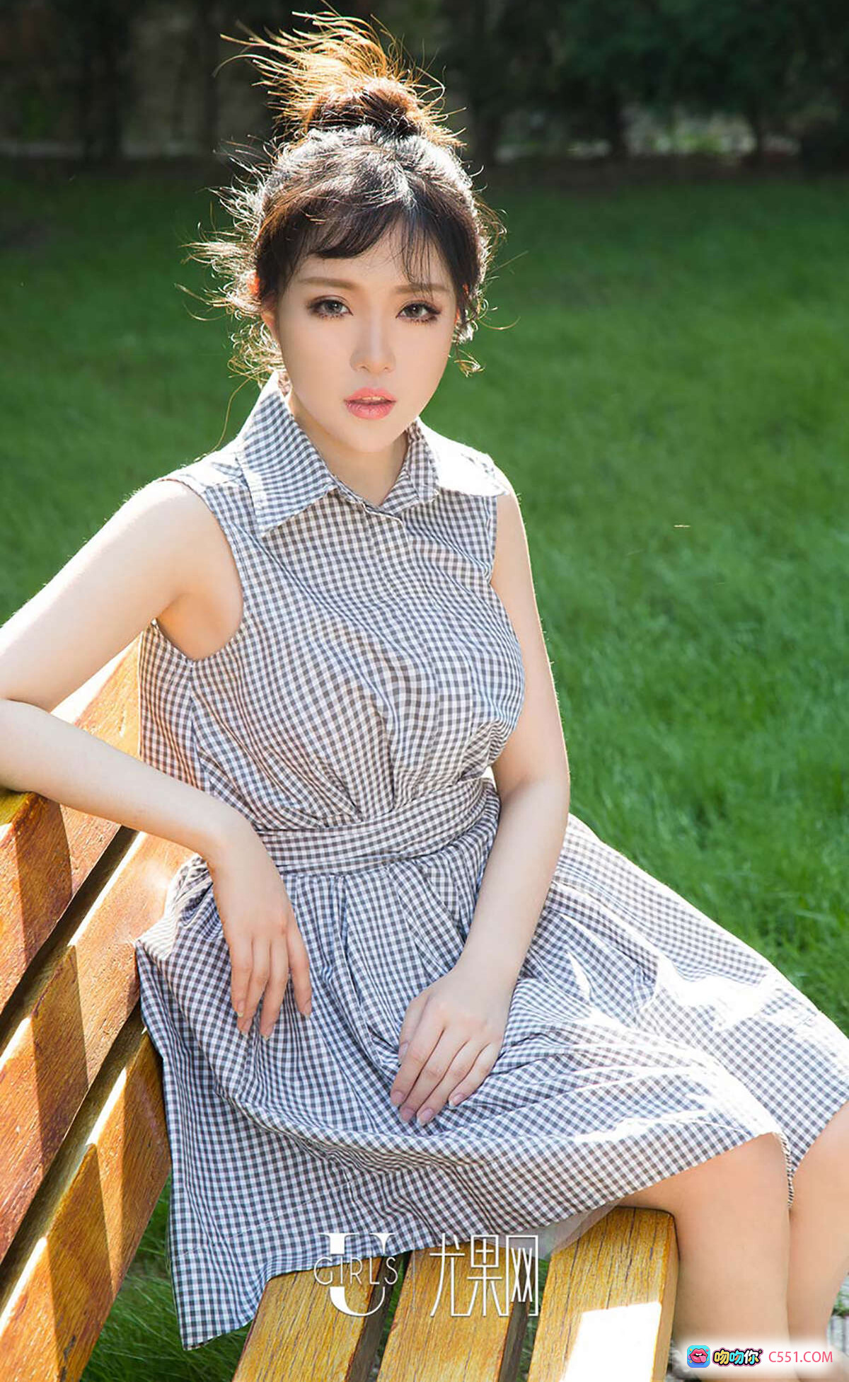 图片[10] - Ugirls尤果网爱尤物No.371素衣白衬衫黑格裙双马尾金发少女写真40P高清美图 - 就要吻