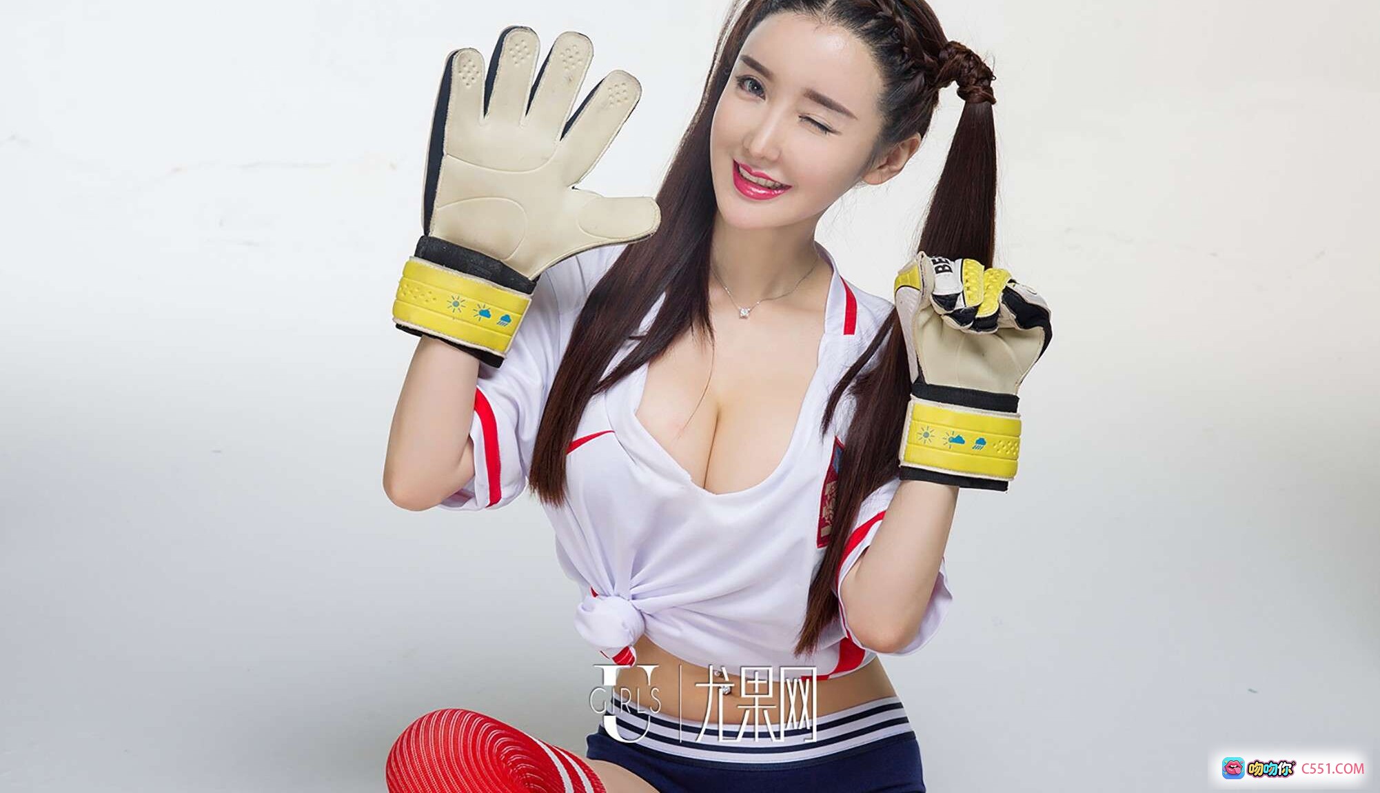 图片[10] - 中超宝贝写真-Ugirls尤果网爱尤物专辑No.773足球主题红衣性感美腿长袜美女私房照 - 就要吻