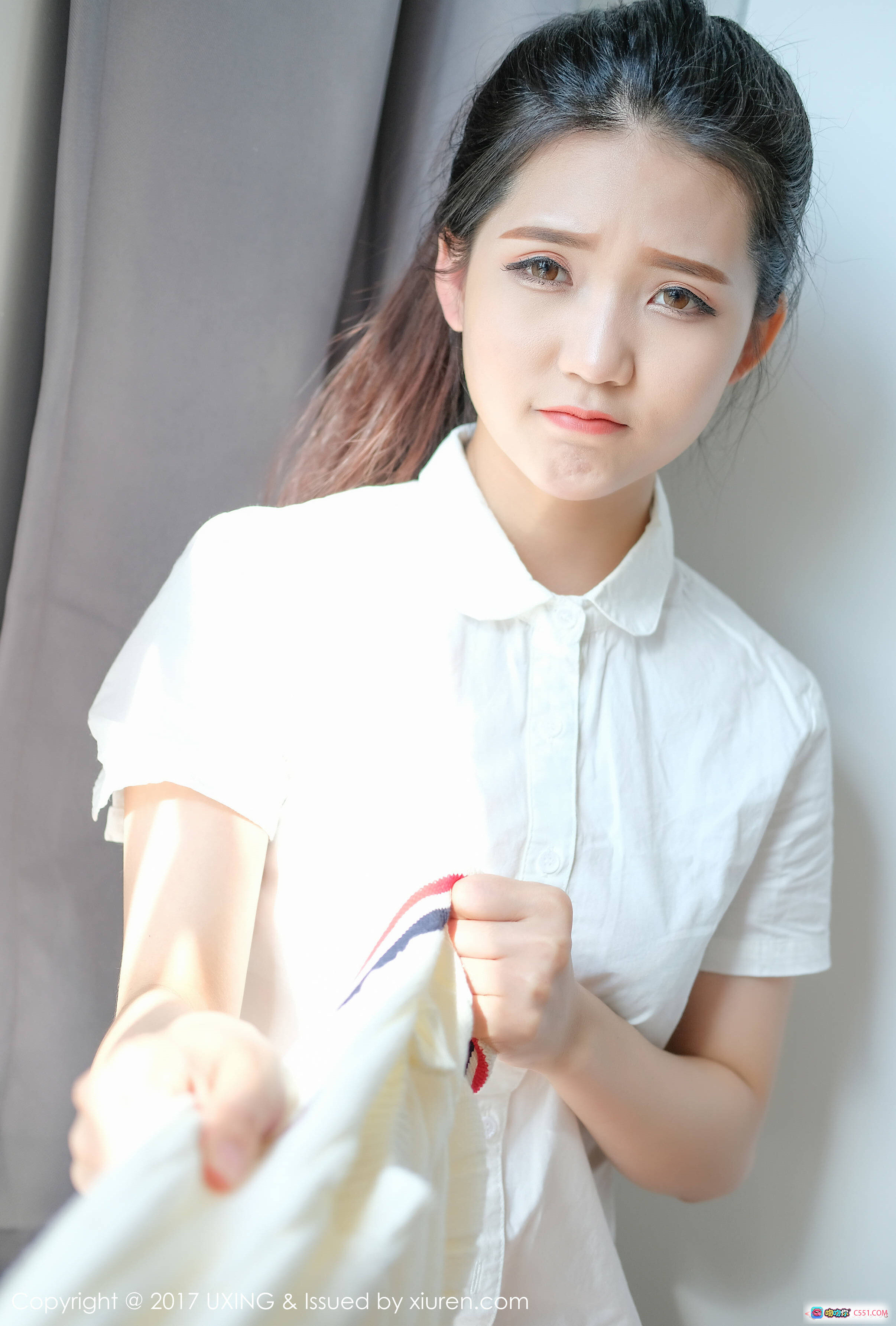 图片[10] - UXING 2017.06.15 Vol.056 小叶子可爱写真 蓝色百褶裙 白色毛衣 甜美校园风 清新自然光 室内阳台拍摄 高清38图 - 就要吻