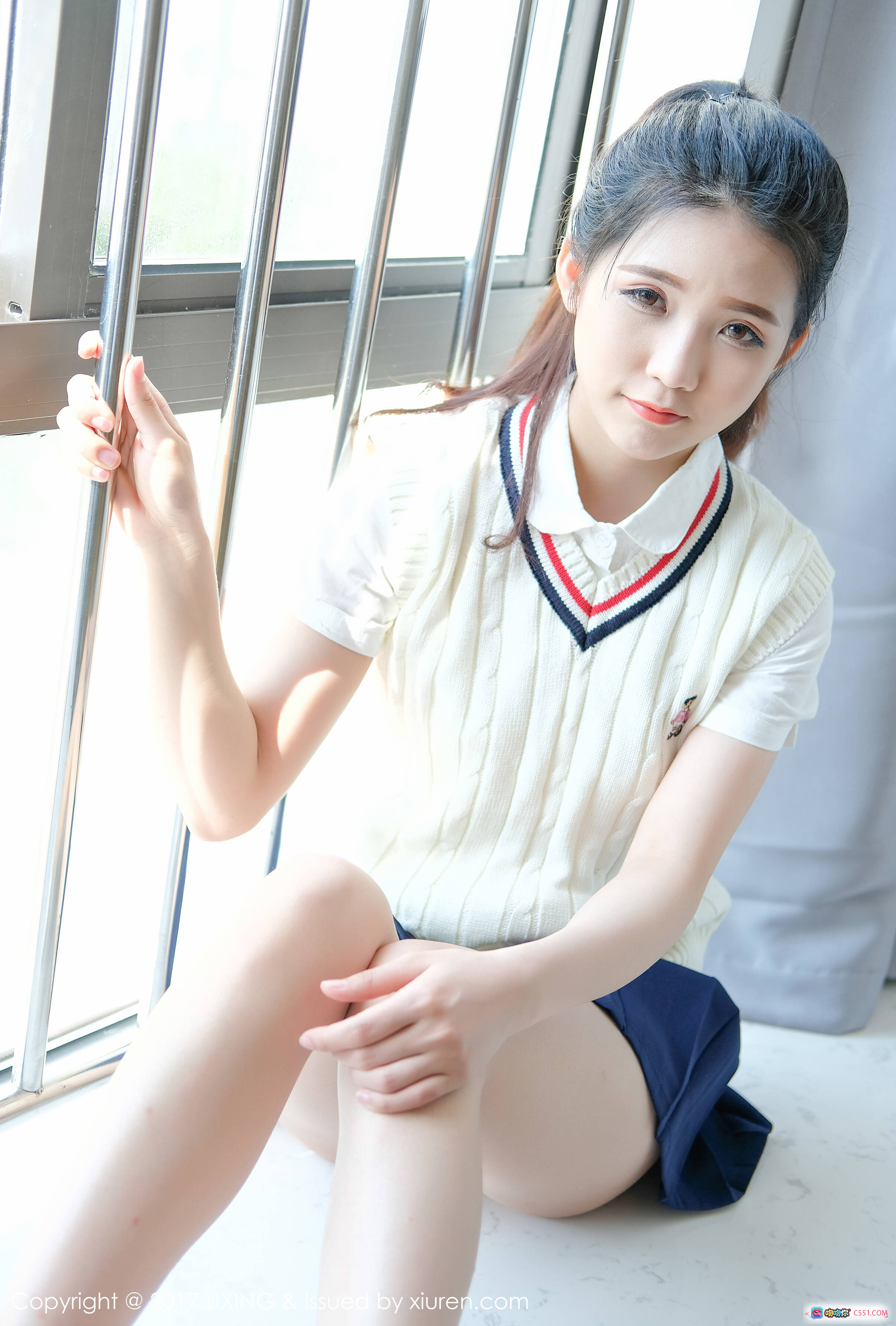 图片[6] - UXING 2017.06.15 Vol.056 小叶子可爱写真 蓝色百褶裙 白色毛衣 甜美校园风 清新自然光 室内阳台拍摄 高清38图 - 就要吻