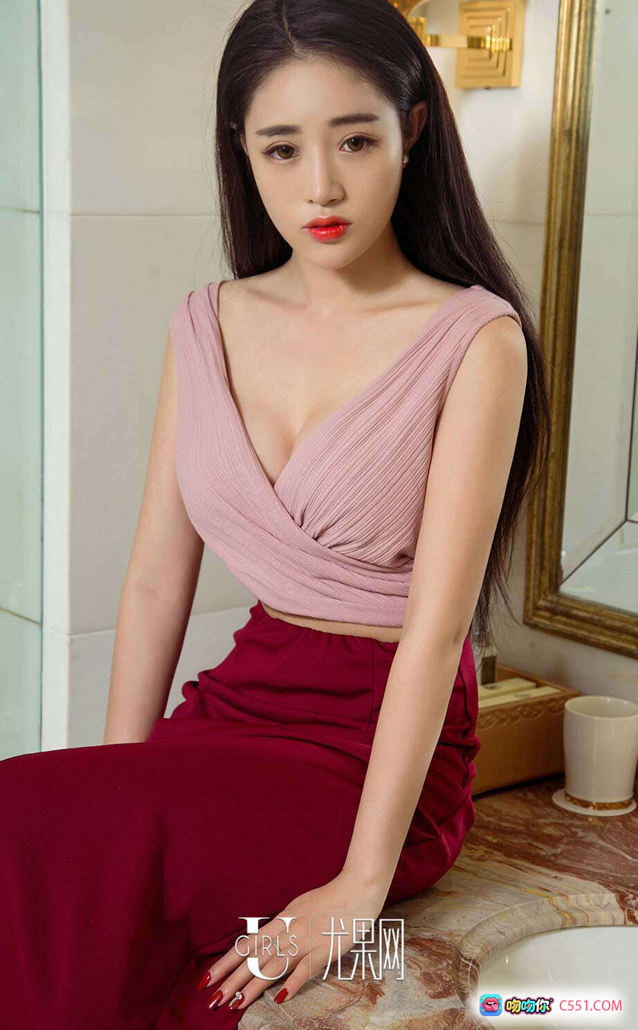 Ugirls尤果网爱尤物专辑No.589月儿粉紫V领上衣红裙写真高清美图 - 就要吻