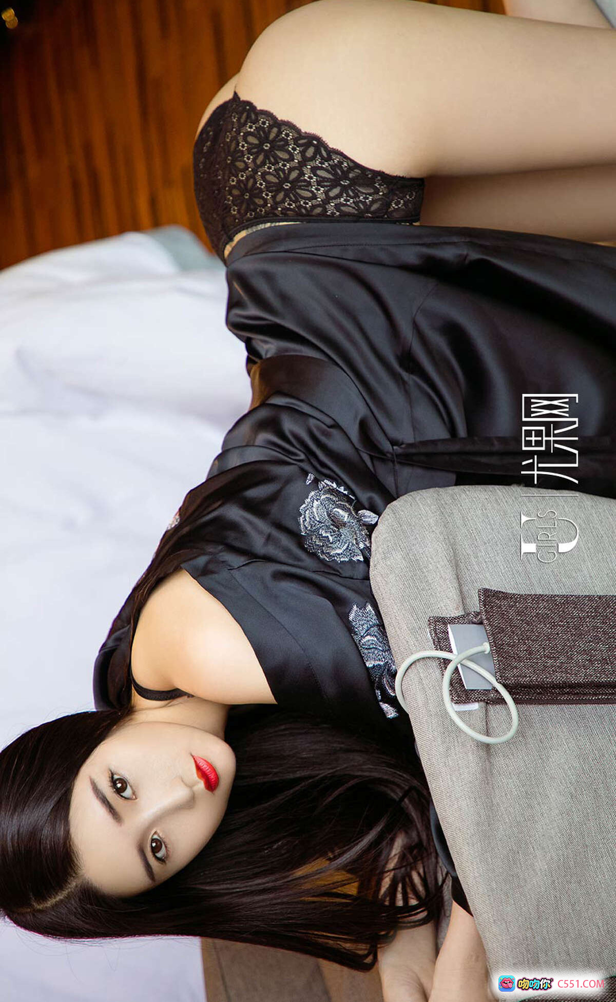 图片[7] - Ugirls尤果网唐淇淇清新辣妹内衣写真 2018.04.17 No.1063 砖墙背景 灯光氛围 优雅性感 灰色蕾丝内衣套装 - 就要吻