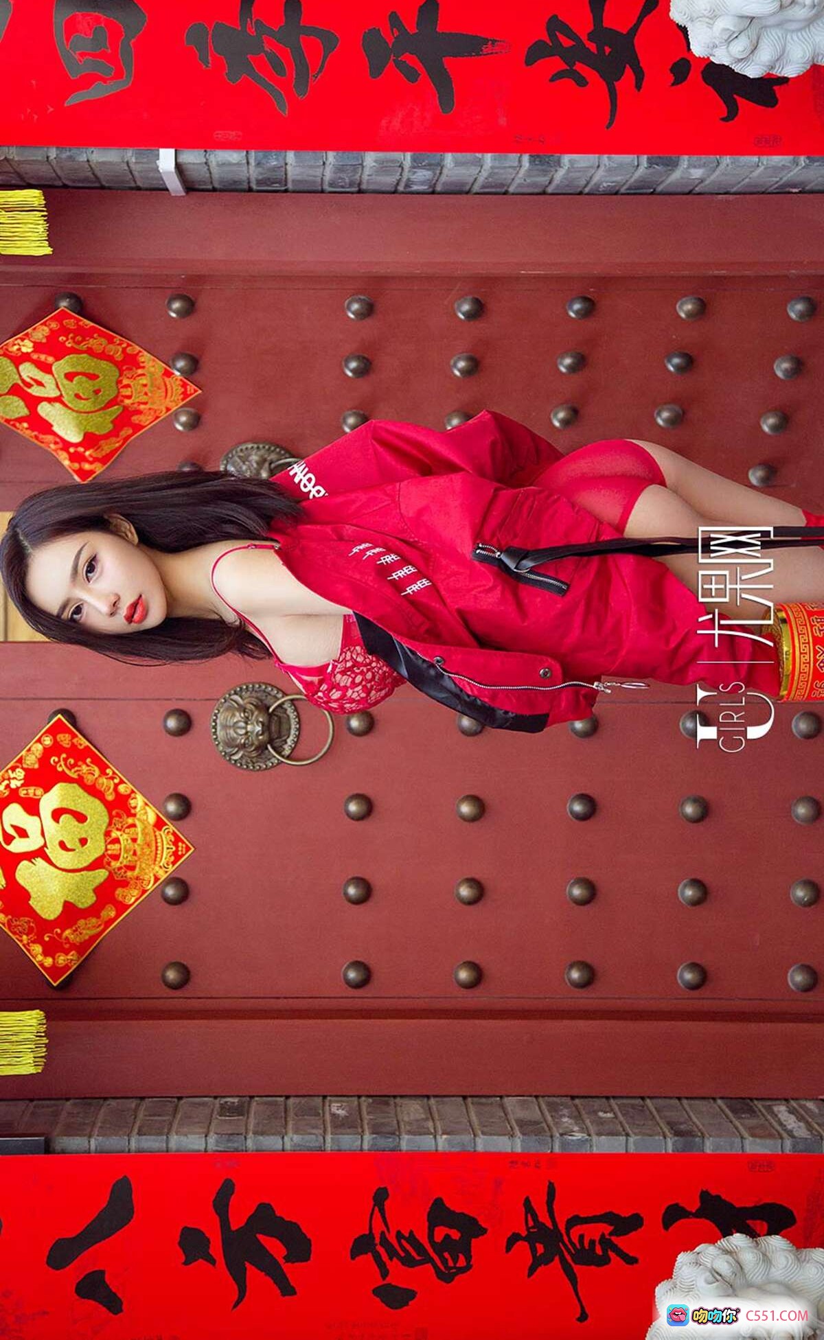 图片[3] - Ugirls尤果网爱尤物专辑No.1003小琪安柔红色内衣写真古典门背景性感美腿高清图 - 就要吻