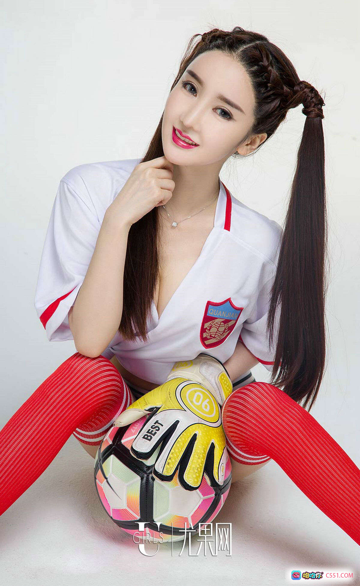 图片[6] - Ugirls尤果网夏美性感写真|黑衣吊带比基尼|长发红唇诱惑|工业风轮胎背景|2017经典私房摄影 - 就要吻