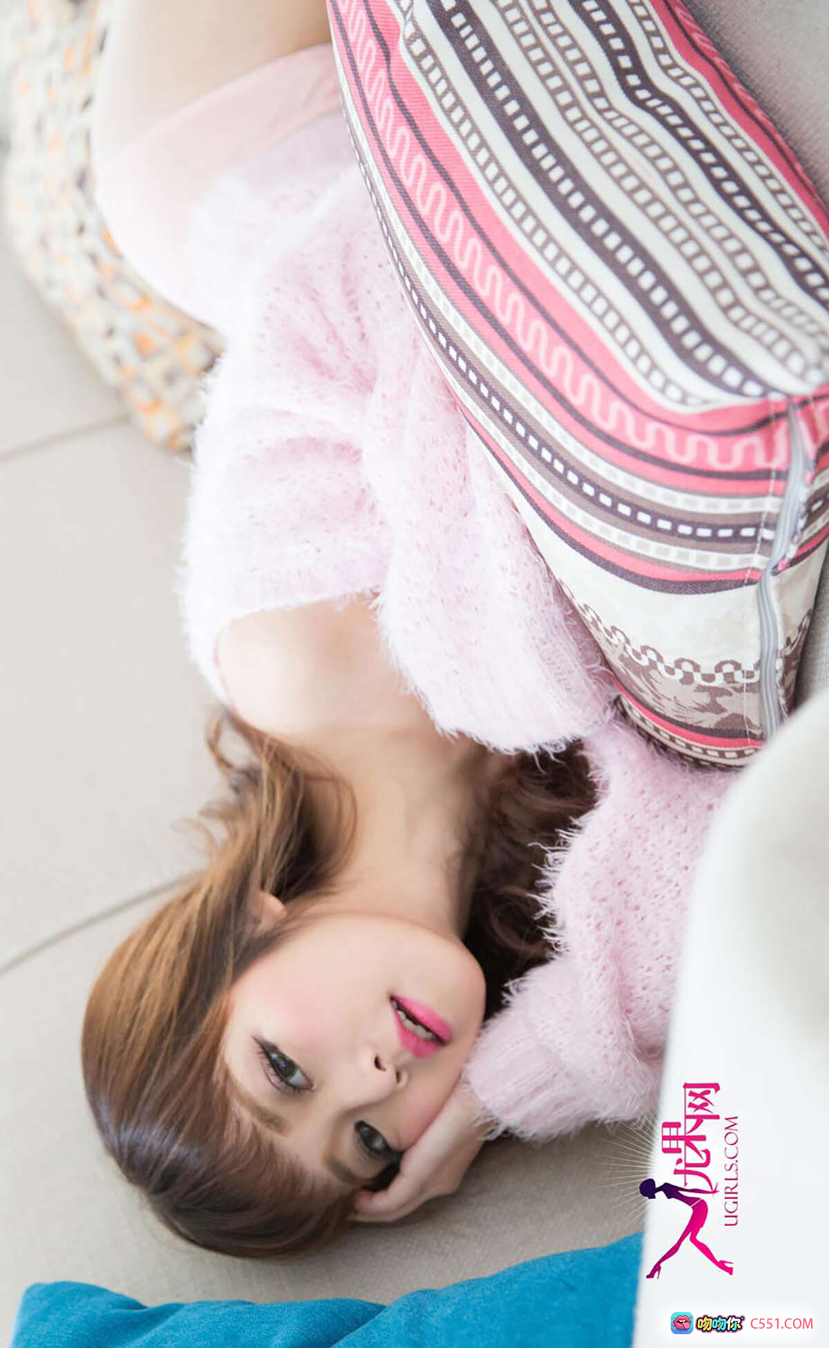 图片[3] - Ugirls爱尤物No.306 Bunny豆蔻之颜校园风写真 白色棒球服高马尾运动鞋蹲姿美腿 40P高清图集 - 就要吻