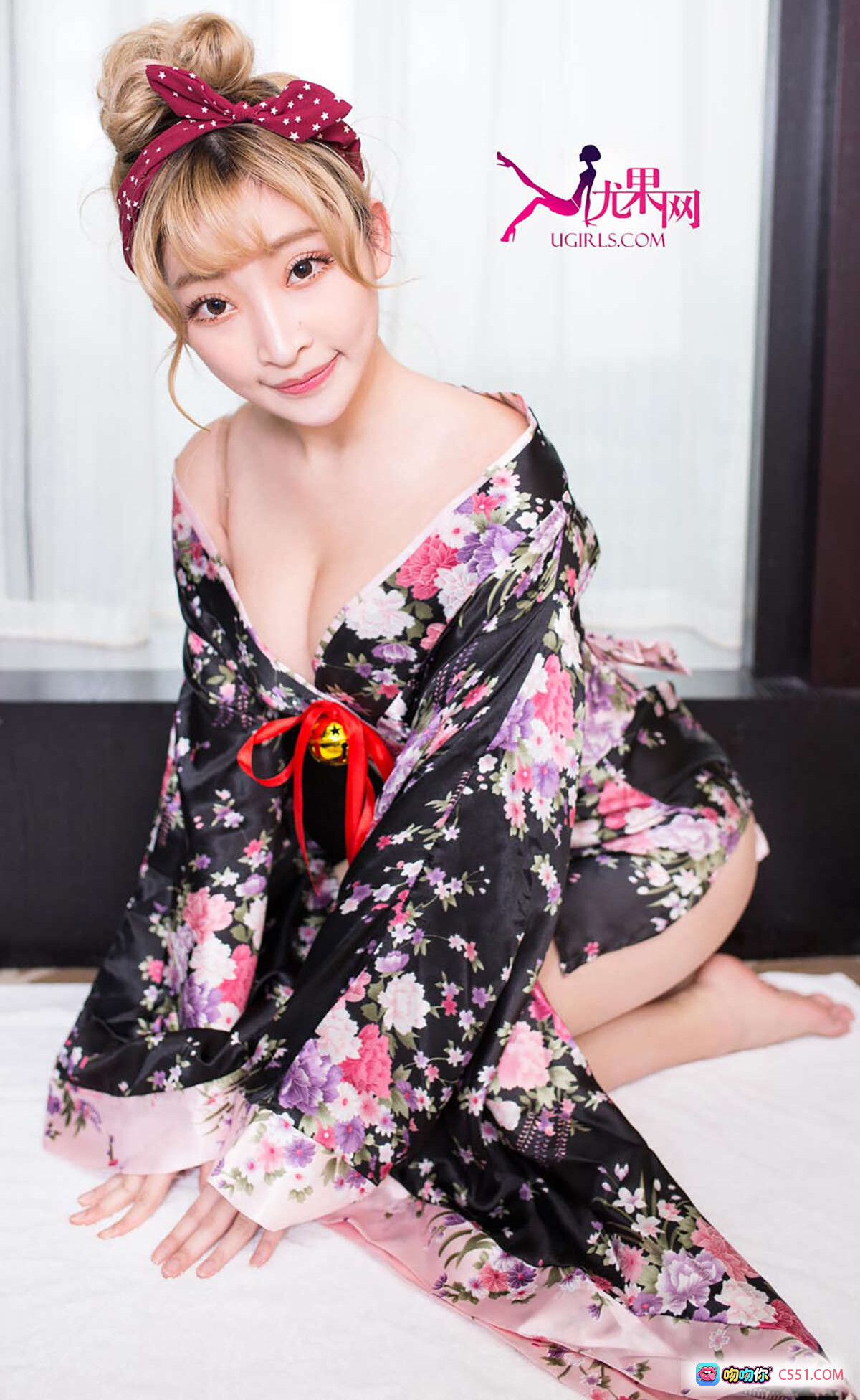 图片[5] - 小君酱日系花色和风浴袍写真 | Ugirls尤果网爱尤物专辑No.185 | 黑底粉紫花卉+红色腰饰+蕾丝内搭+盘发头巾造型 - 就要吻