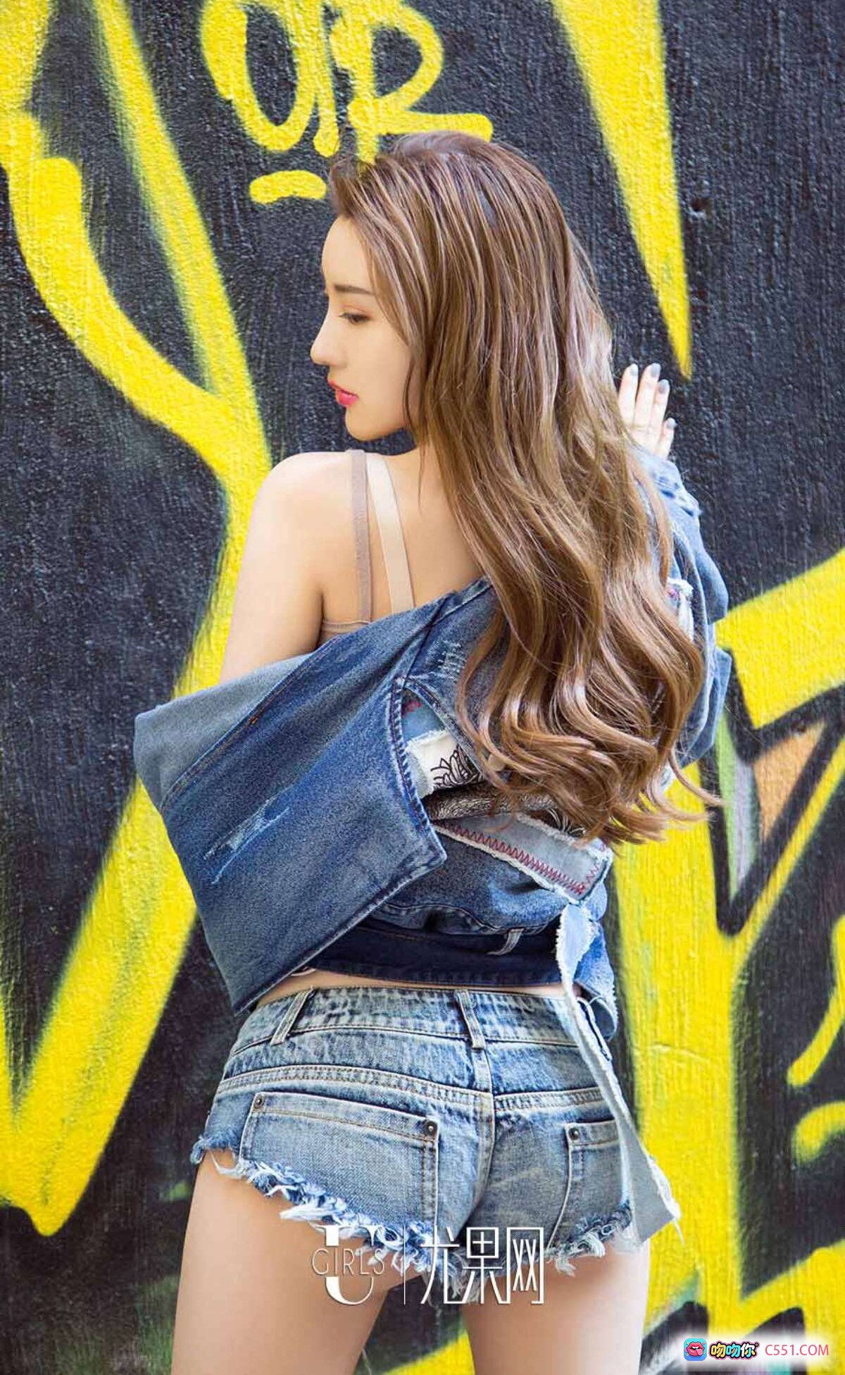 图片[4] - 程梓优雅蕾丝深V连衣裙写真 | Ugirls尤果网爱尤物专辑No.956 | 美腿高跟酒杯氛围感大片 - 就要吻