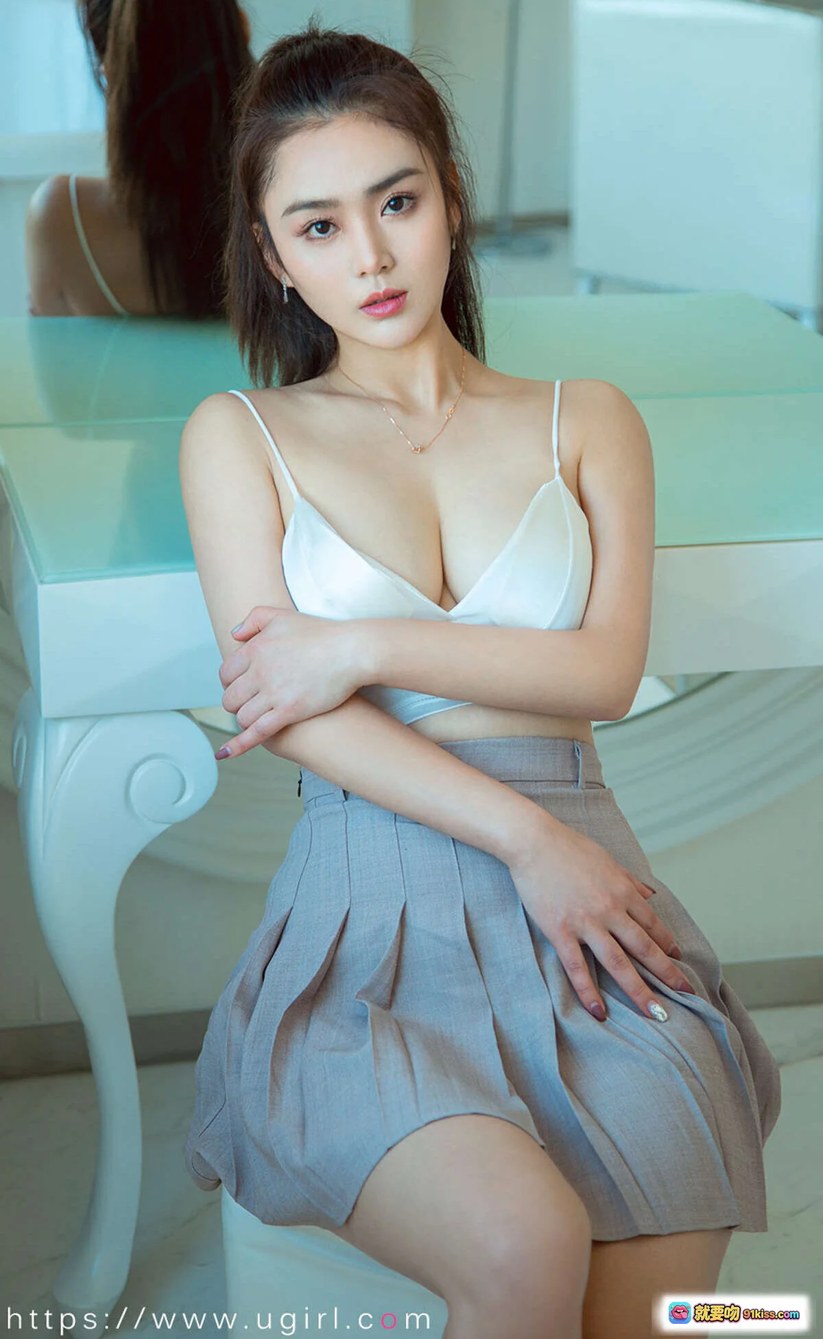 上官雪儿性感写真 | 白色吊带+灰色短裙 | 尤果网爱尤物No.1673 | 2019.12.18高清美图 - 就要吻