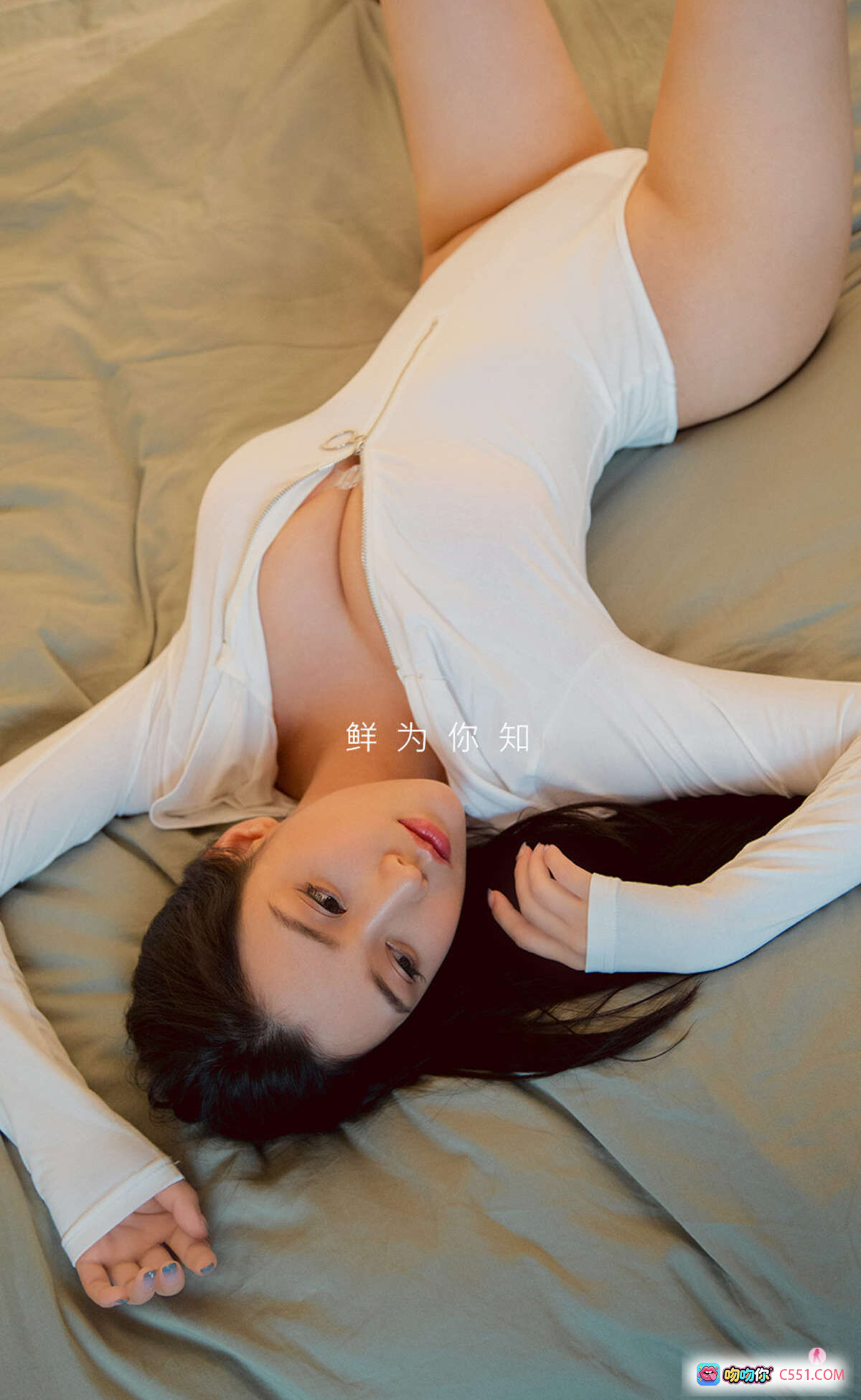 图片[2] - 小鲜女小仙床上写真｜Ugirls尤果网爱尤物专辑No.1765｜白裙美腿性感私房照 - 就要吻