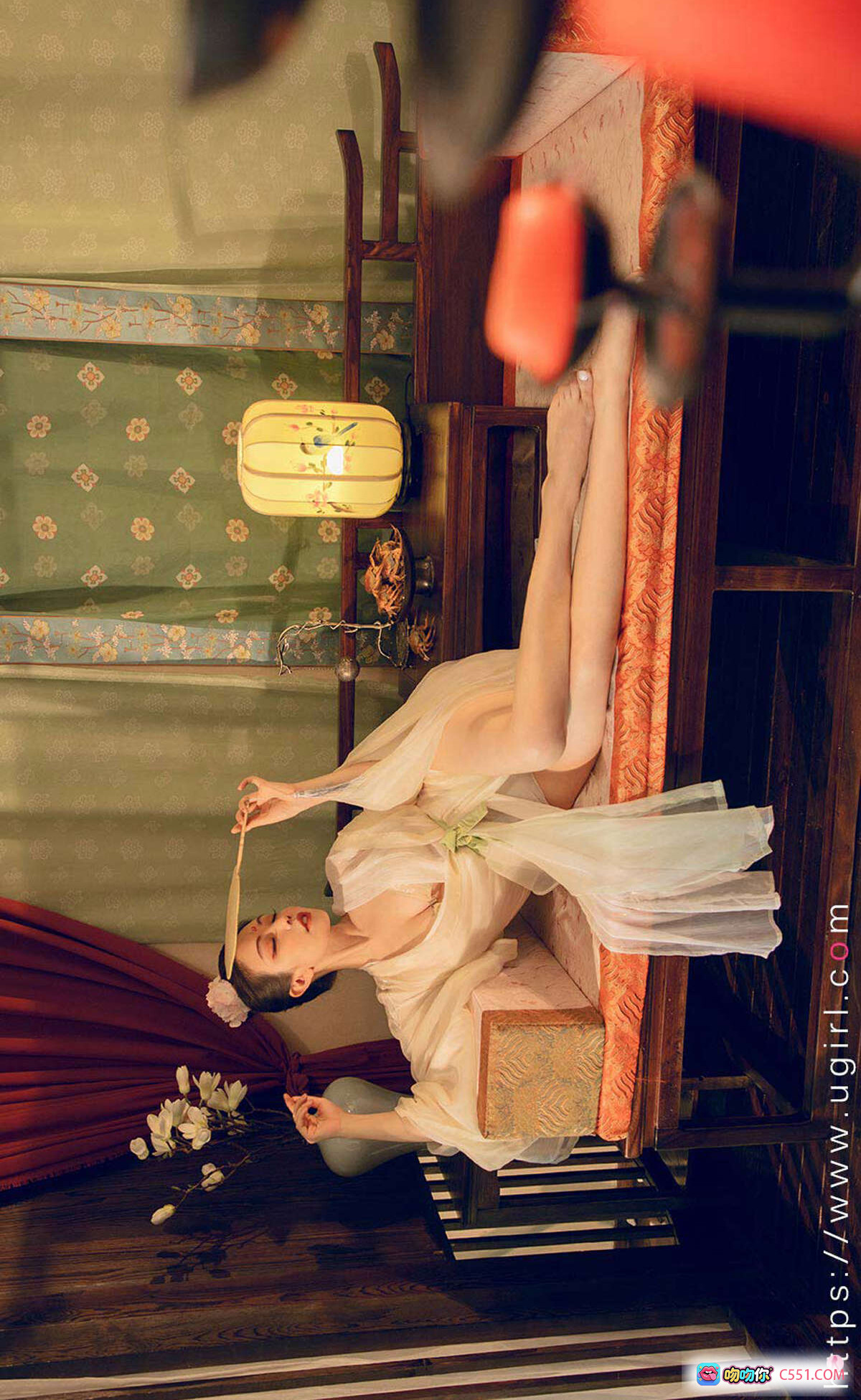 图片[4] - 妮小妖古风写真｜荷叶莲花点缀｜白色蕾丝裙装｜柔美姿态｜窗边自然光｜Ugirls尤果网爱尤物专辑No.1923 - 就要吻