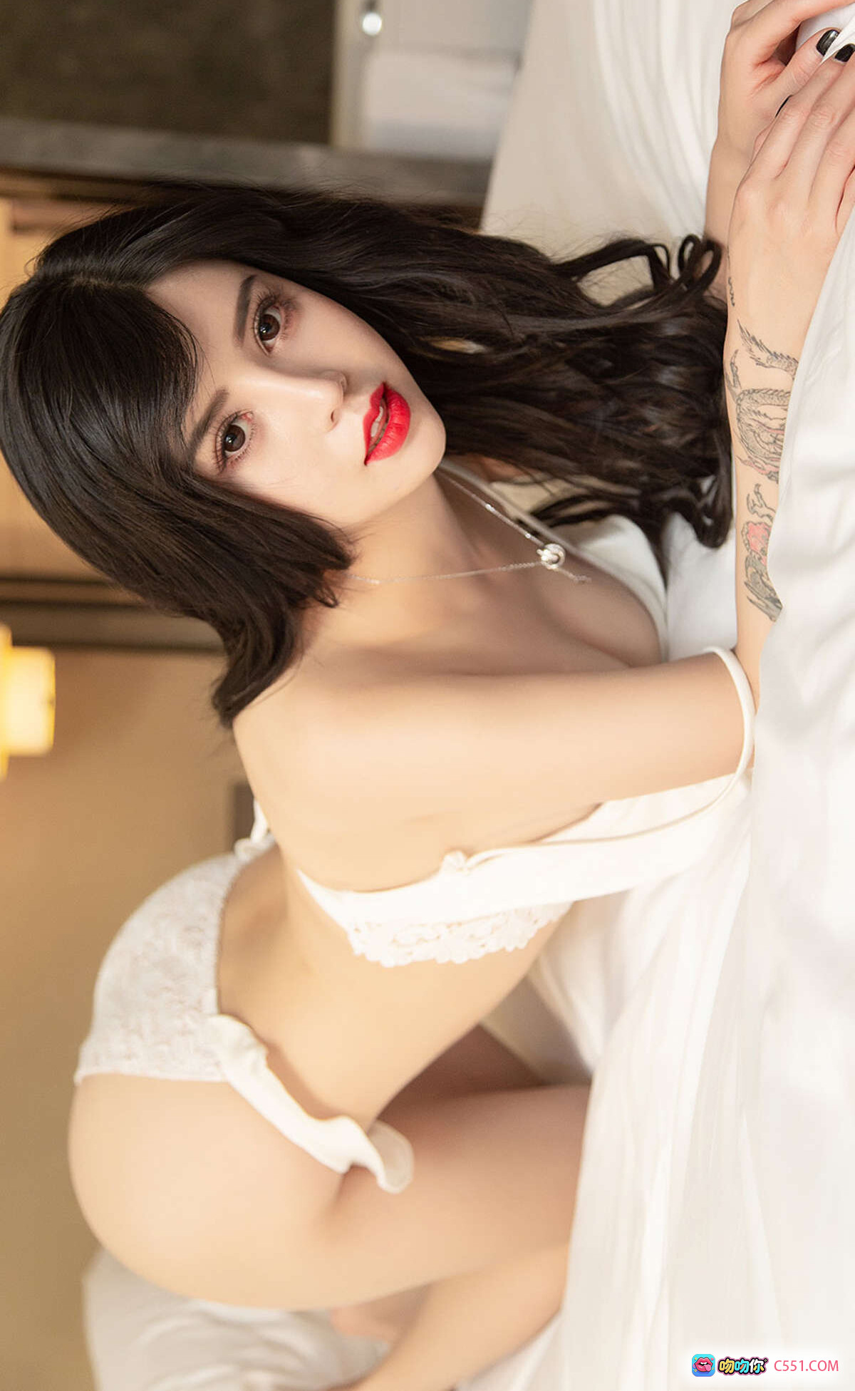 图片[2] - 李芯兔女郎写真｜黑色蕾丝内衣+渔网袜+红高跟+长手套｜窗边性感坐姿｜Ugirls尤果网爱尤物No.1606 - 就要吻