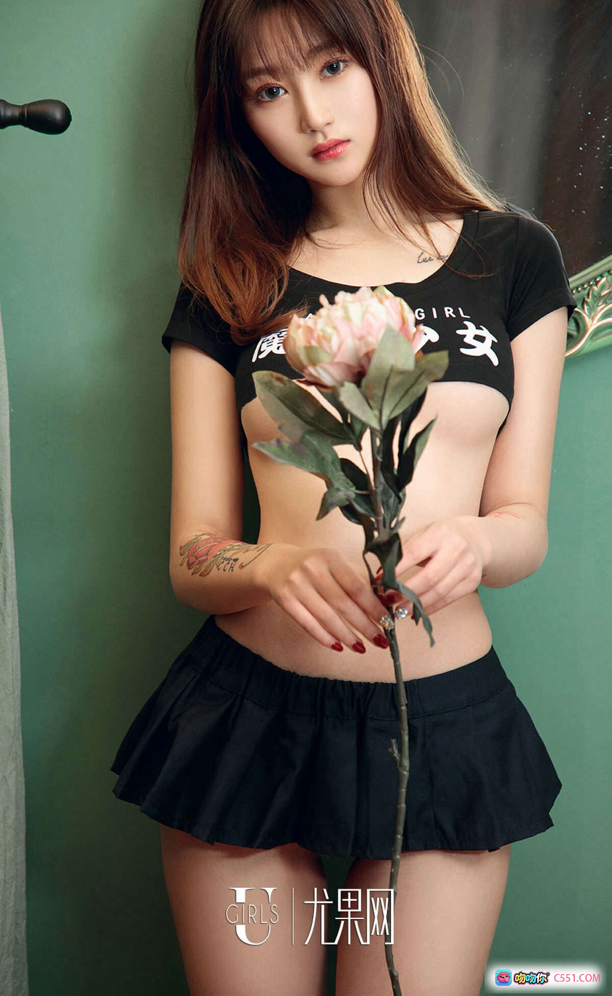 图片[4] - Ugirls尤果网爱尤物专辑No.1337徐萱萱性感写真·魔法少女T恤·玫瑰纹身·黑短裙·私房美图 - 就要吻