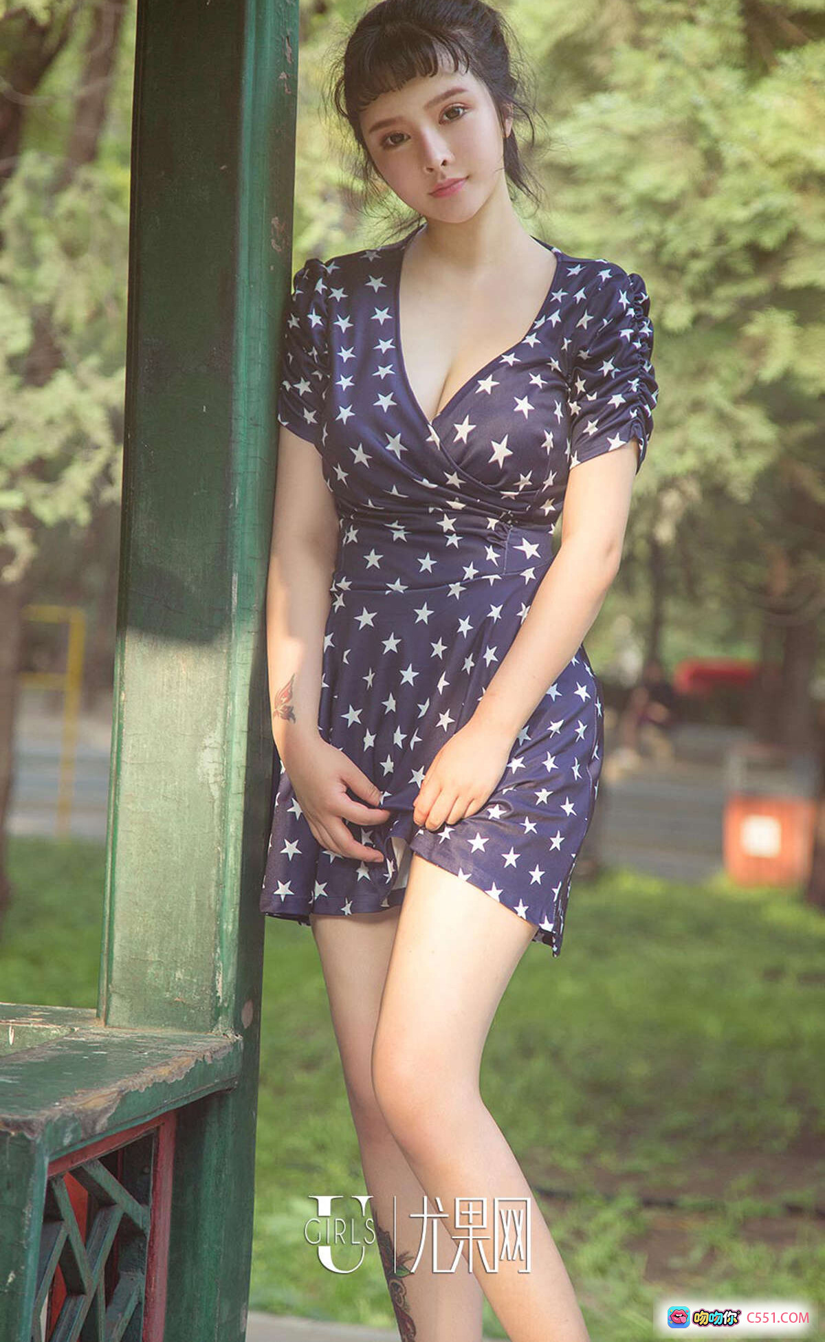 杨漫妮星纹连衣裙写真 | Ugirls尤果网爱尤物专辑2018.06.04 No.1111户外清新自然风美女摄影 - 就要吻