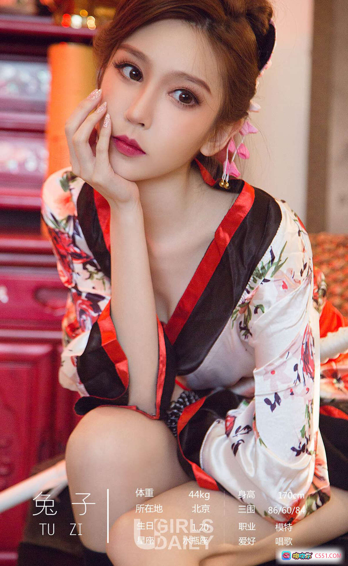 图片[10] - 日式和风美女持武士刀写真｜萱宸金梓林兔尤果网2018经典和服造型｜传统面具背景｜精致发饰与花卉纹样和服 - 就要吻