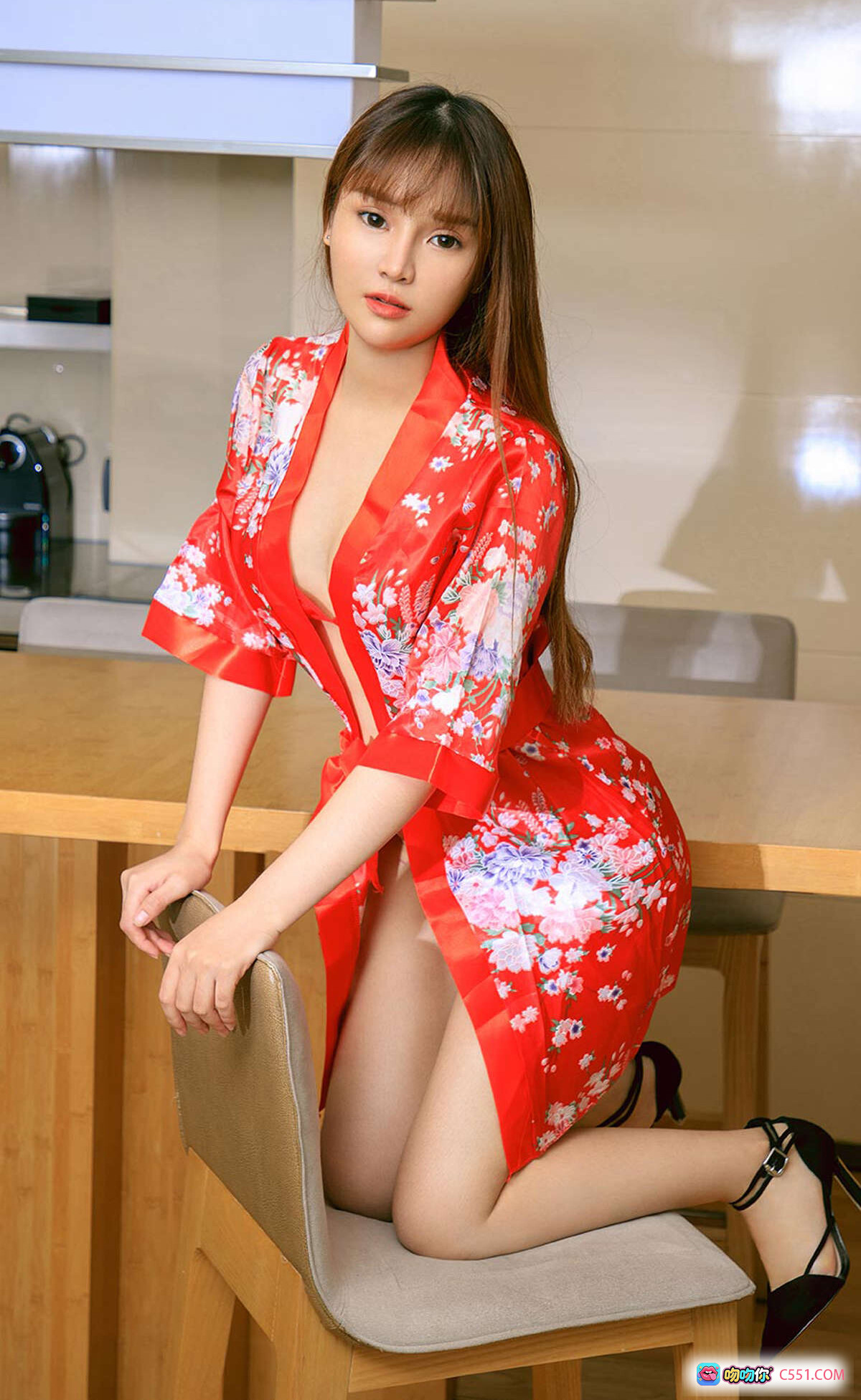 图片[4] - 李希瑶红色花卉和风睡衣写真 | 尤果网爱尤物No.1589性感私房照 2019.09.26 - 就要吻