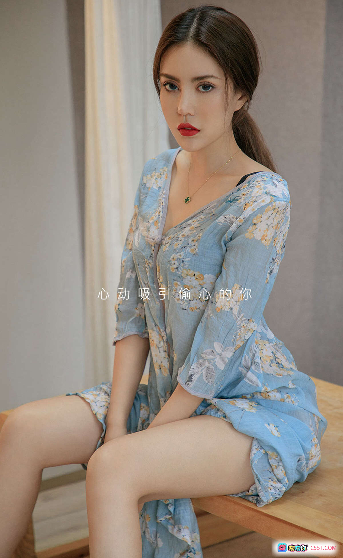 图片[10] - 明娜清新蓝花裙写真｜Ugirls尤果网爱尤物专辑2019.10.18 No.1611｜优雅坐姿红唇美腿少女风 - 就要吻
