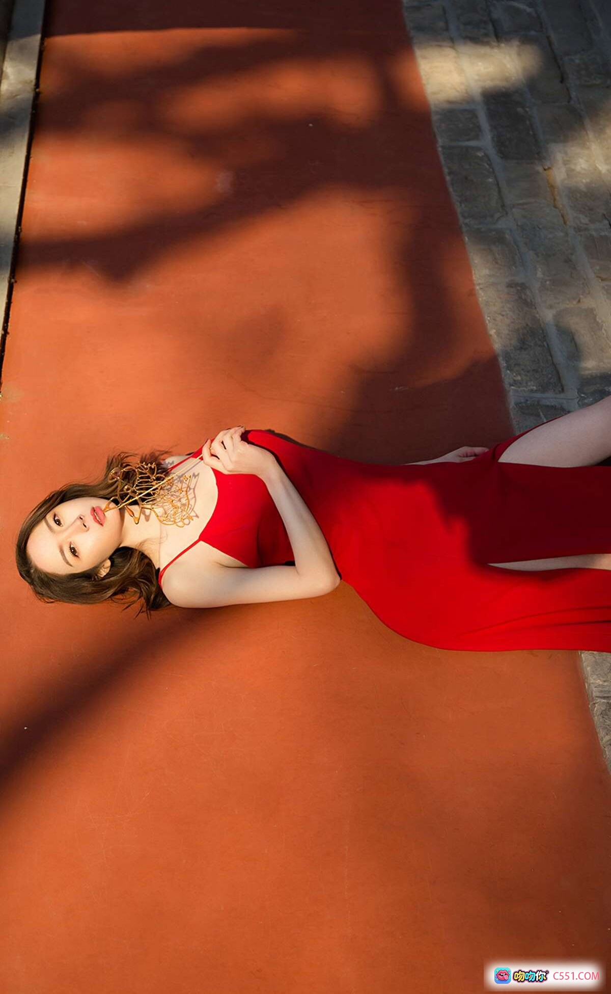 图片[9] - 梦心玥红裙性感写真｜尤果网爱尤物No.1442｜蕾丝内衣+高跟鞋+暖光灯饰氛围感大片 - 就要吻