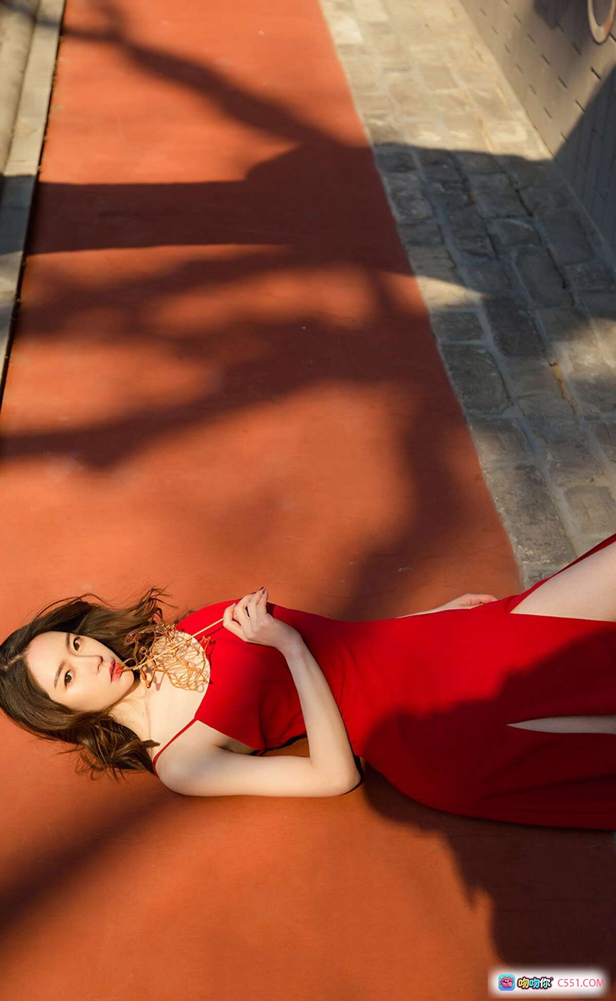 图片[4] - 梦心玥红裙性感写真｜尤果网爱尤物No.1442｜蕾丝内衣+高跟鞋+暖光灯饰氛围感大片 - 就要吻