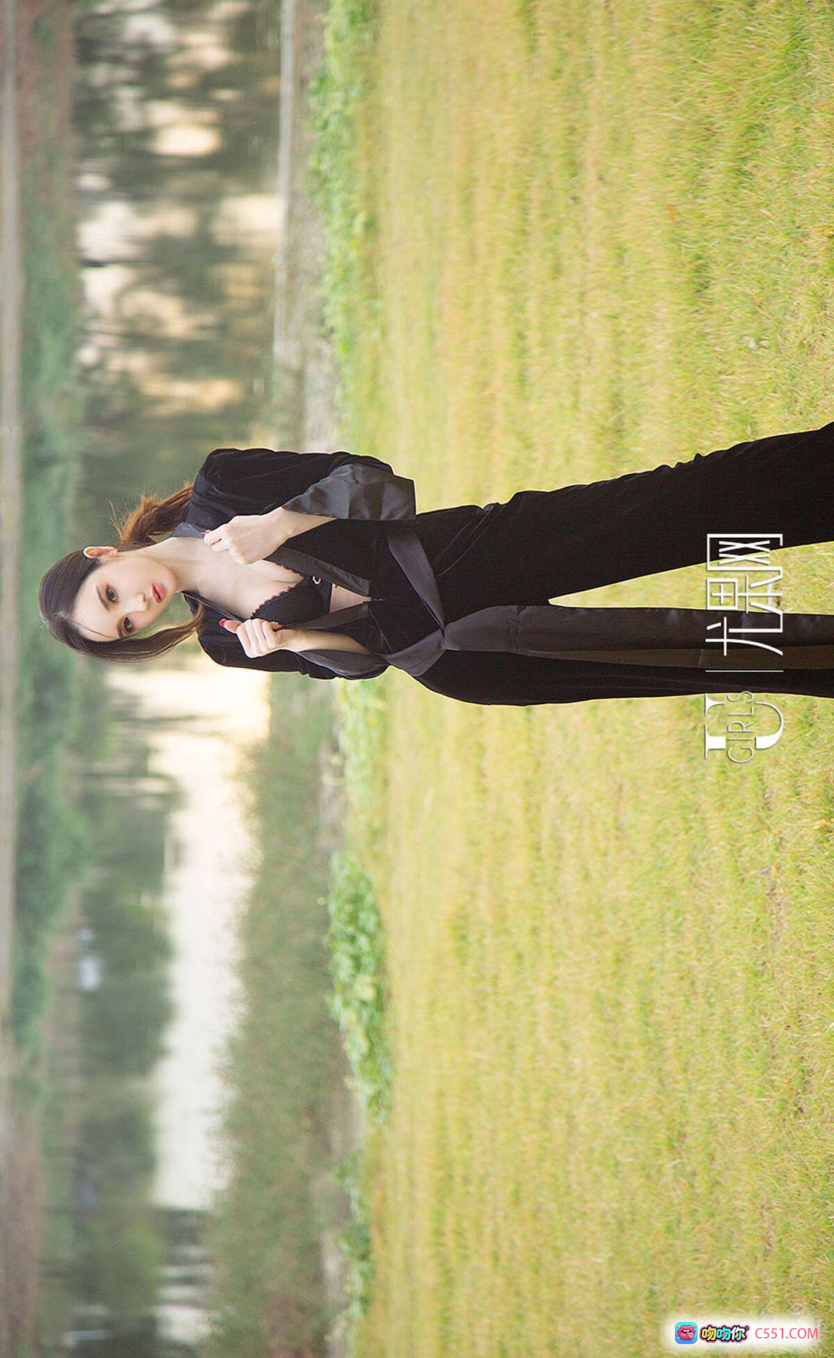 图片[7] - 阿依努尔瓦娅白色荷叶边衬衫黑裤写真 | Ugirls尤果网爱尤物专辑No.1238优雅性感高清图集 - 就要吻