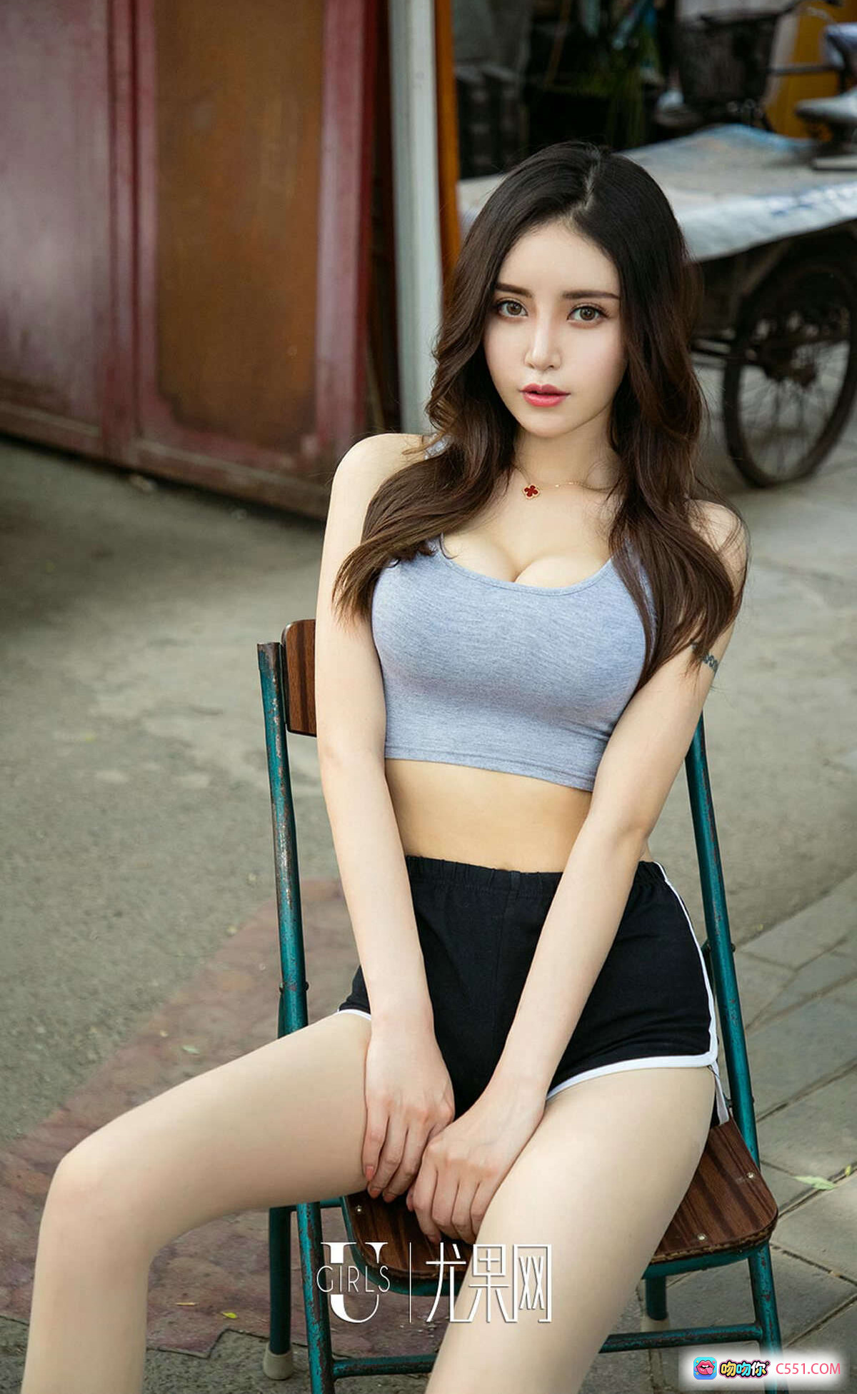 图片[4] - 陈思琪尤果网写真 | 灰色运动背心+黑色短裤 | 美胸纤腰性感街拍 | Ugirls爱尤物No.1131 2018.06.24 - 就要吻